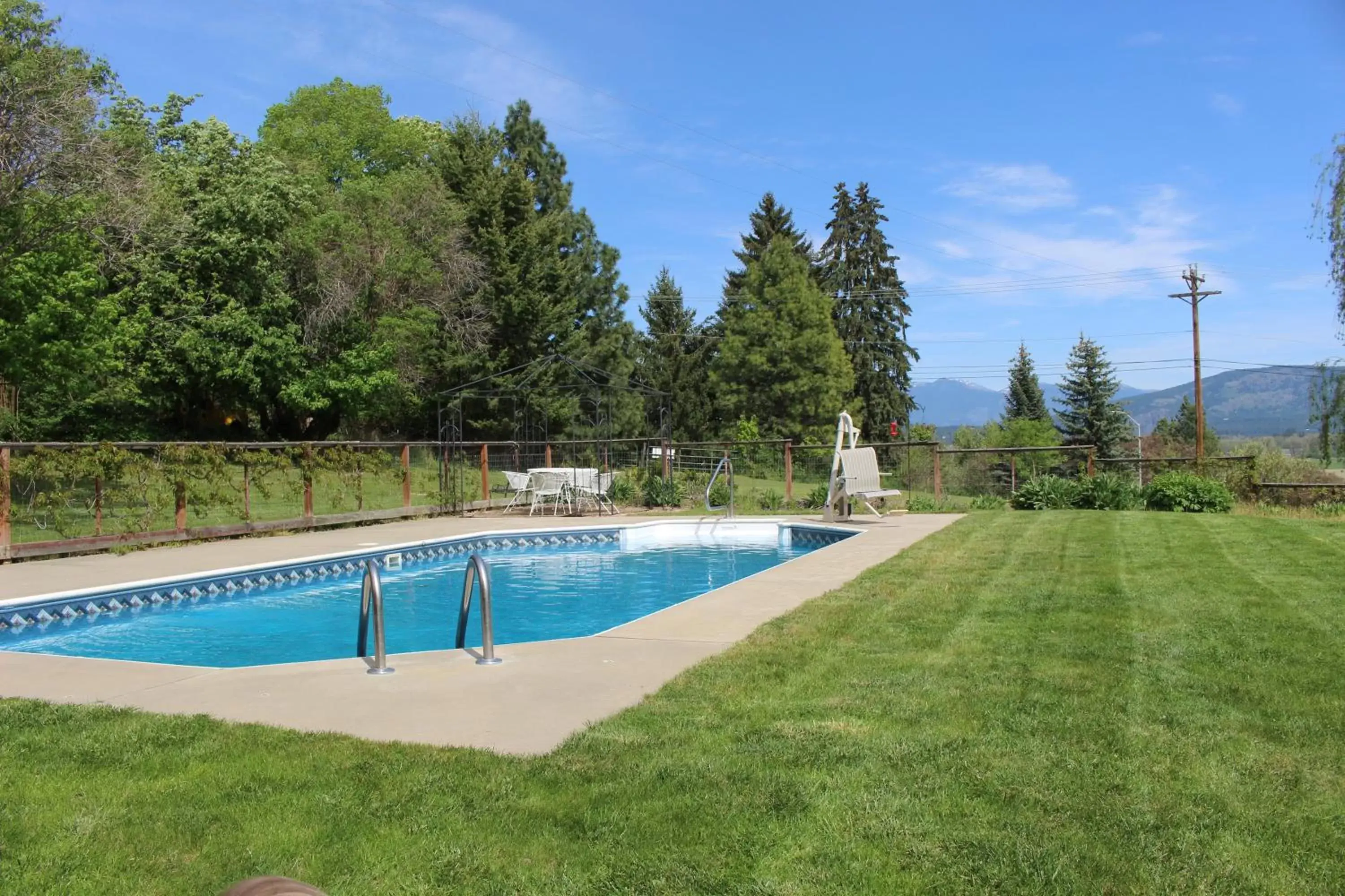 Garden, Swimming Pool in Northside School Bed & Breakfast