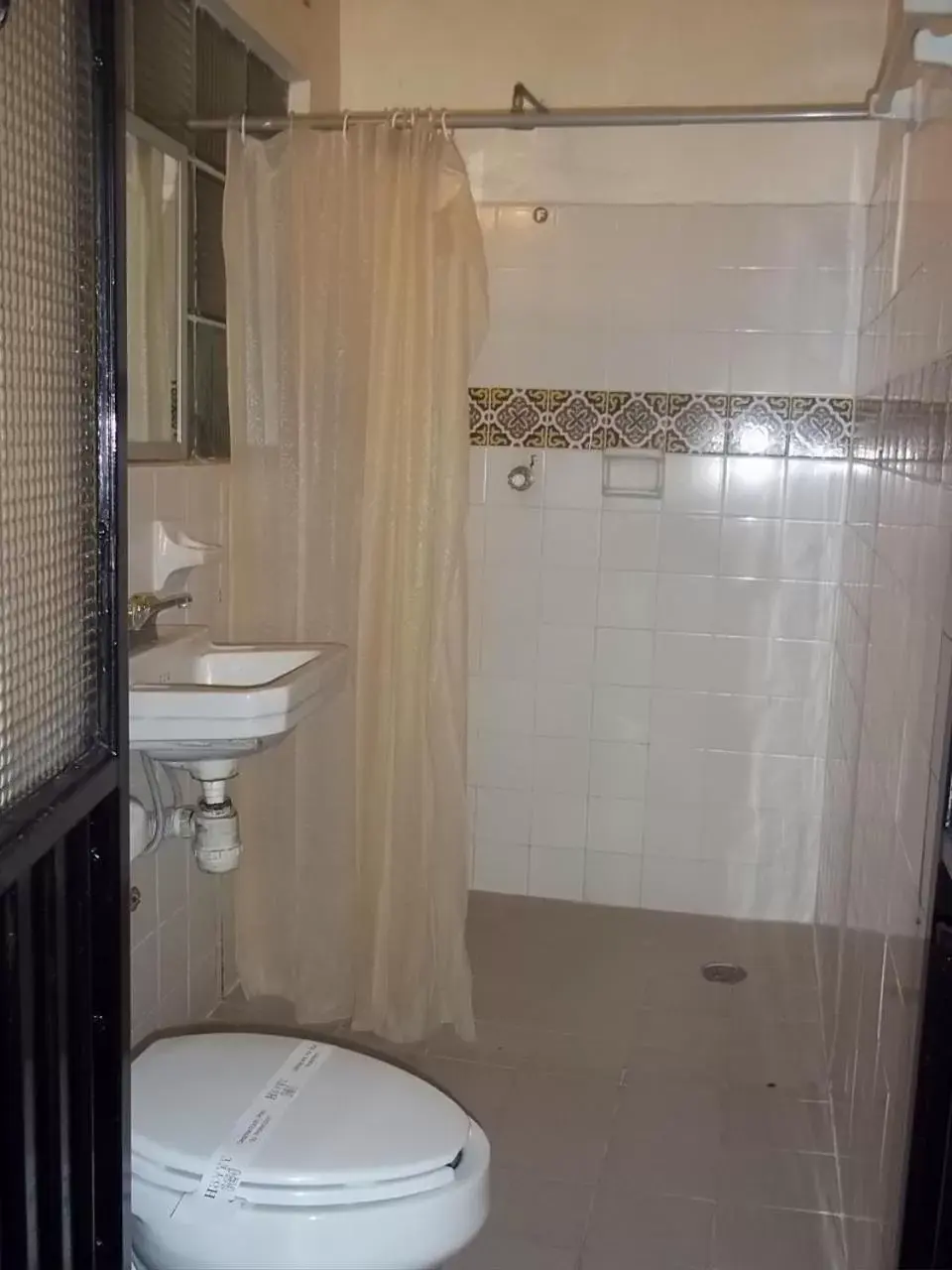 Shower, Bathroom in Hotel el Carmen