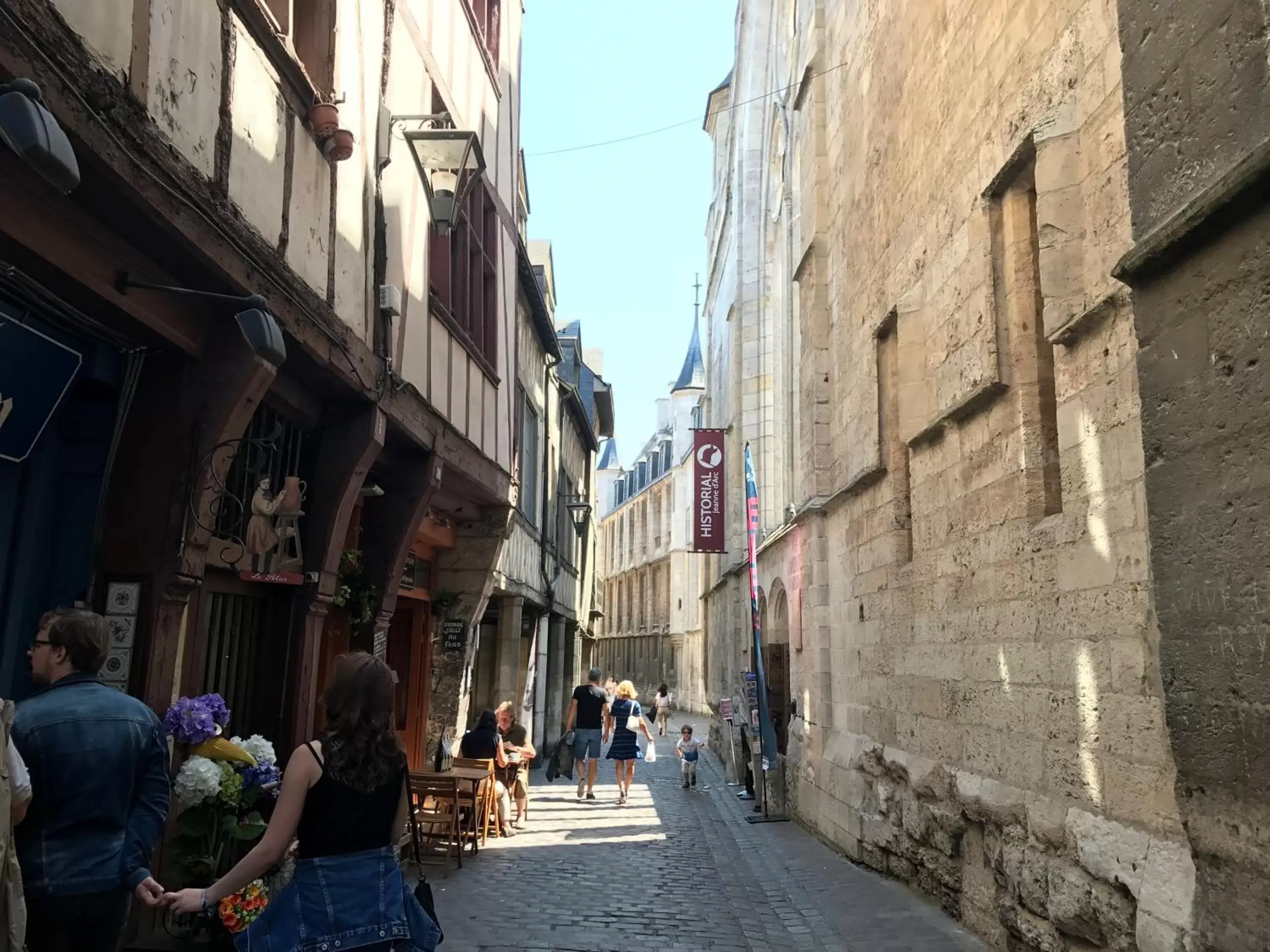 Street view, Neighborhood in Hôtel De La Cathédrale