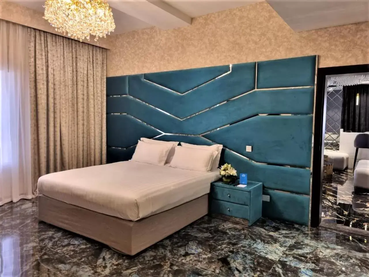 Bedroom, Bed in Majestic City Retreat Hotel