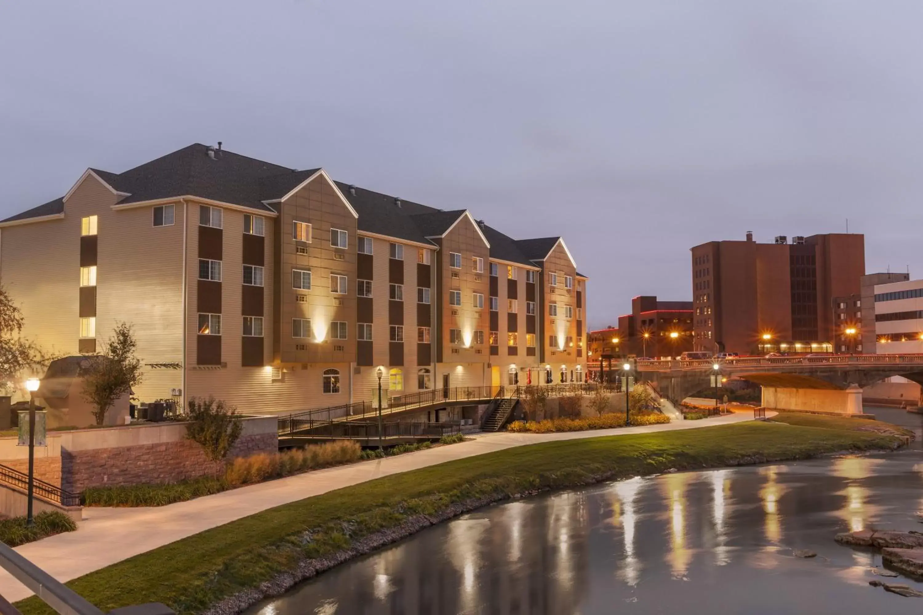 River view, Property Building in Country Inn & Suites by Radisson, Sioux Falls, SD