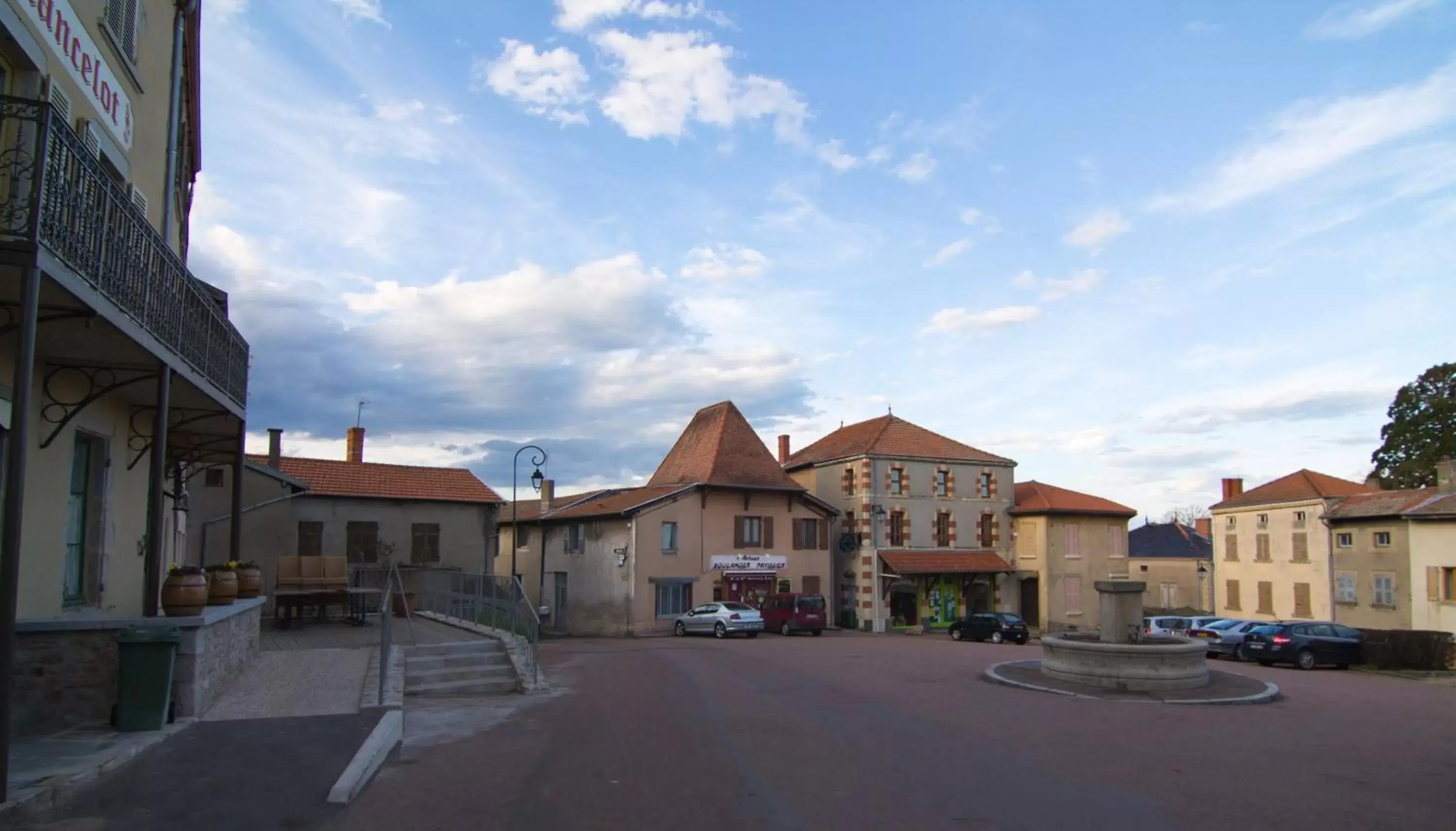 Neighbourhood, Property Building in Gites Le Lancelot