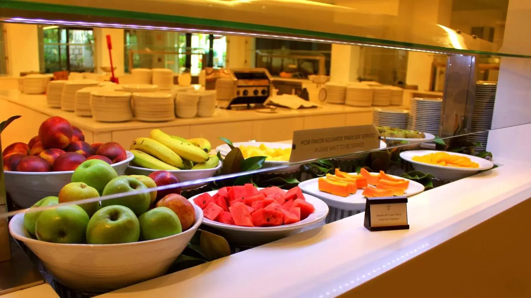 Breakfast in Pine Cliffs Gardens Breakfast in Pine Cliffs Gardens