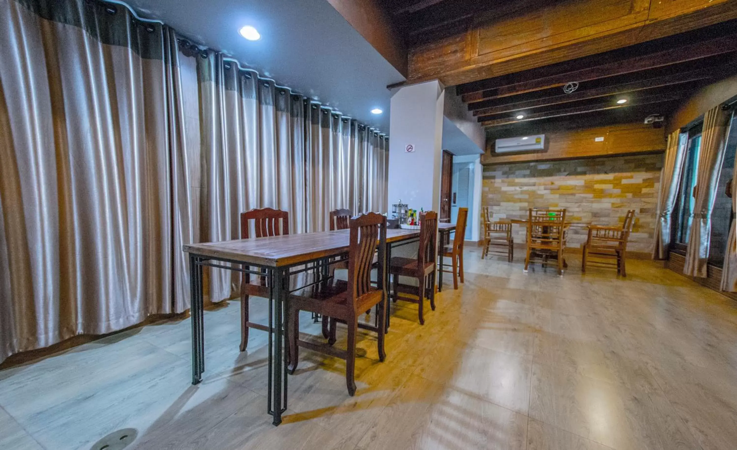Restaurant/places to eat in Na Siri Lake View Restaurant/places to eat in Na Siri Lake View