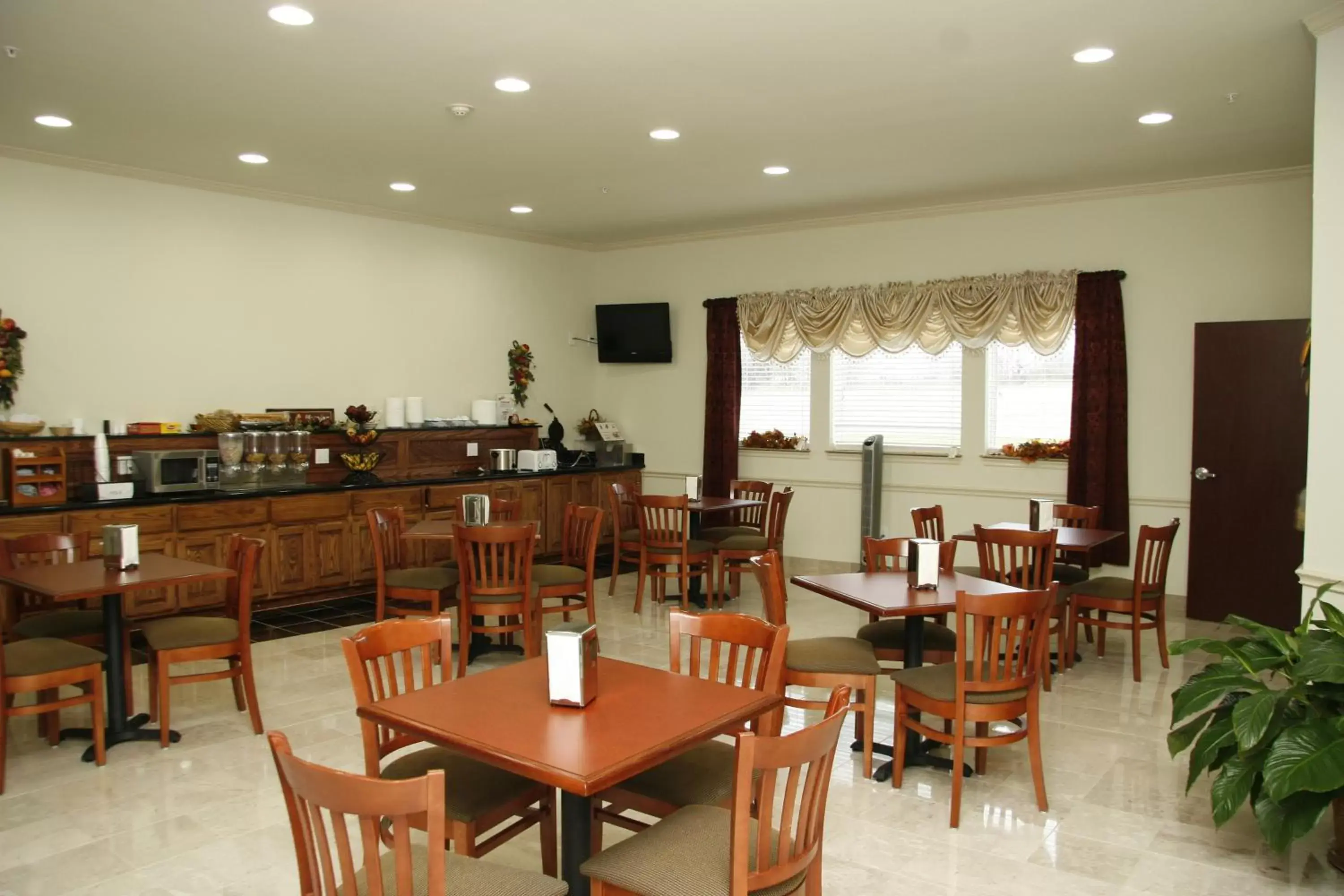 Restaurant/Places to Eat in Budget Host Inn and Suites Cameron