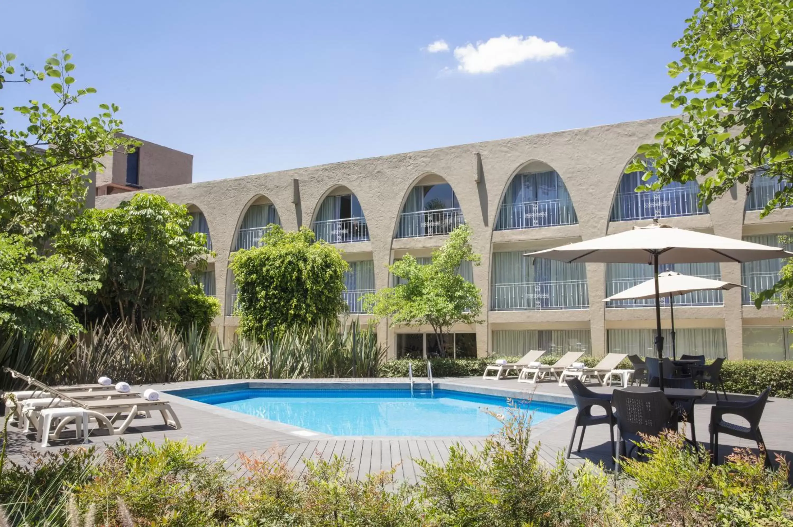 Property building, Swimming Pool in Fiesta Inn Aeropuerto CD Mexico
