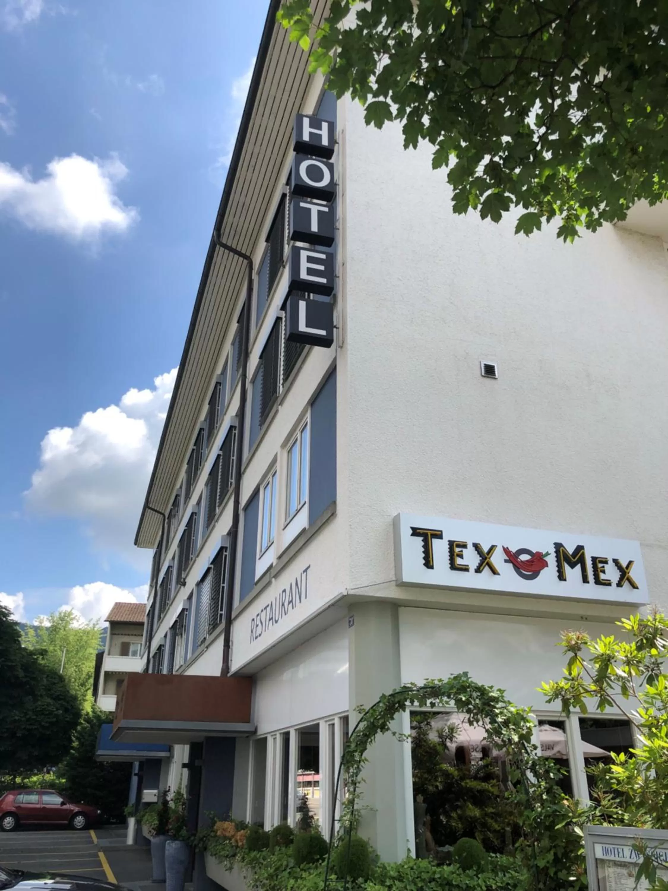 Facade/entrance in Zys Hotel