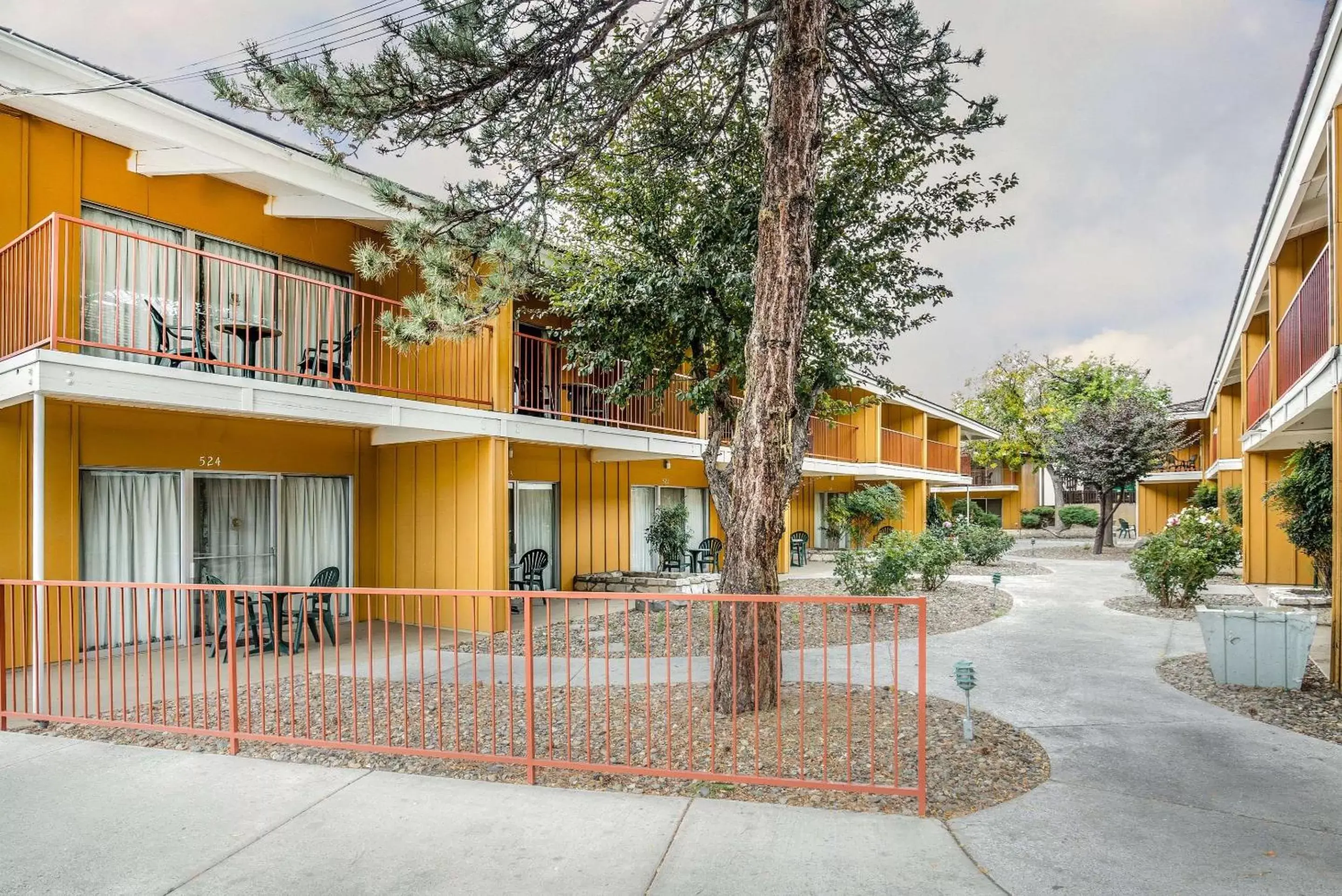 Property Building in Econo Lodge Reno-Sparks Convention Center