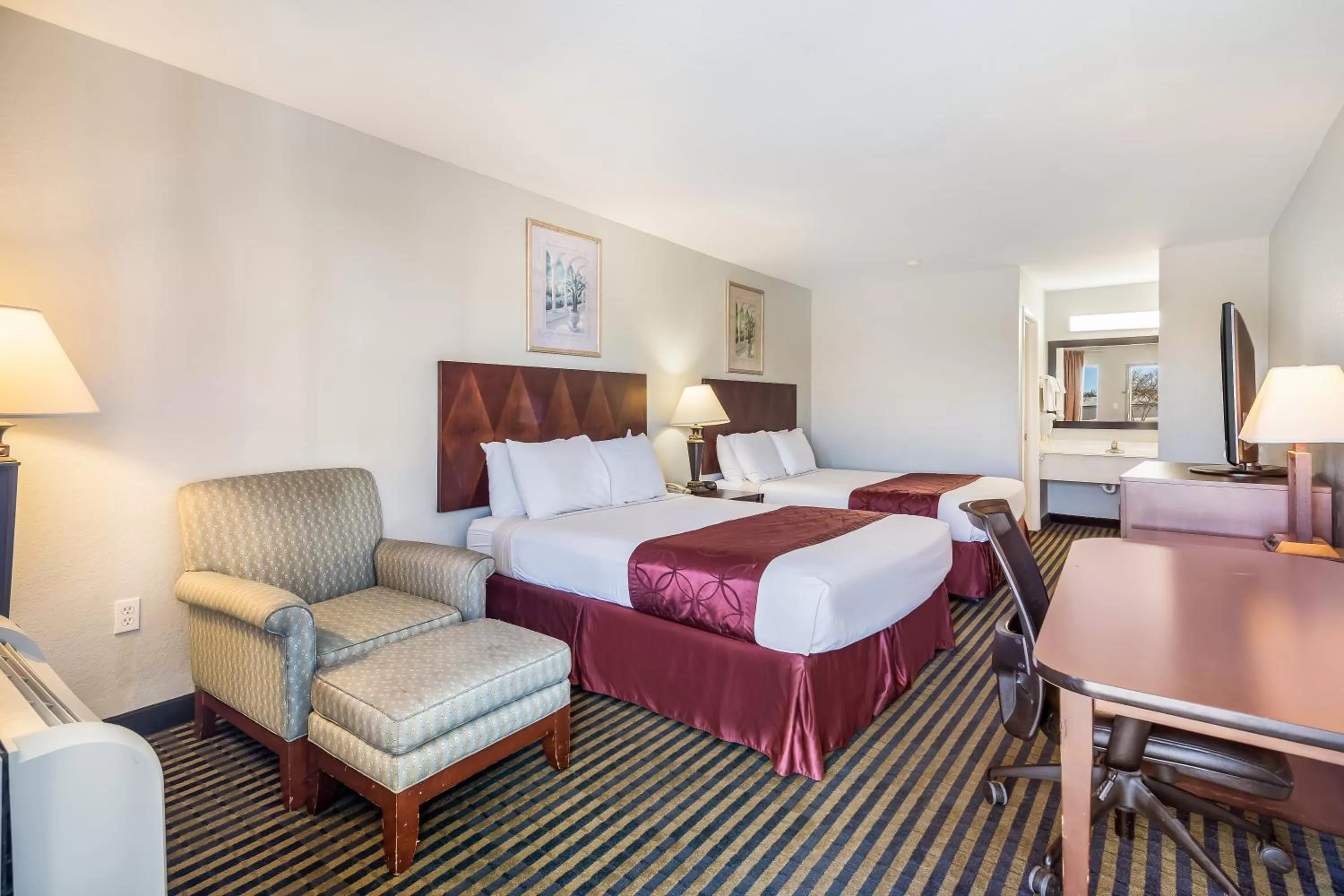 Bed in Americas Best Value Inn New Braunfels