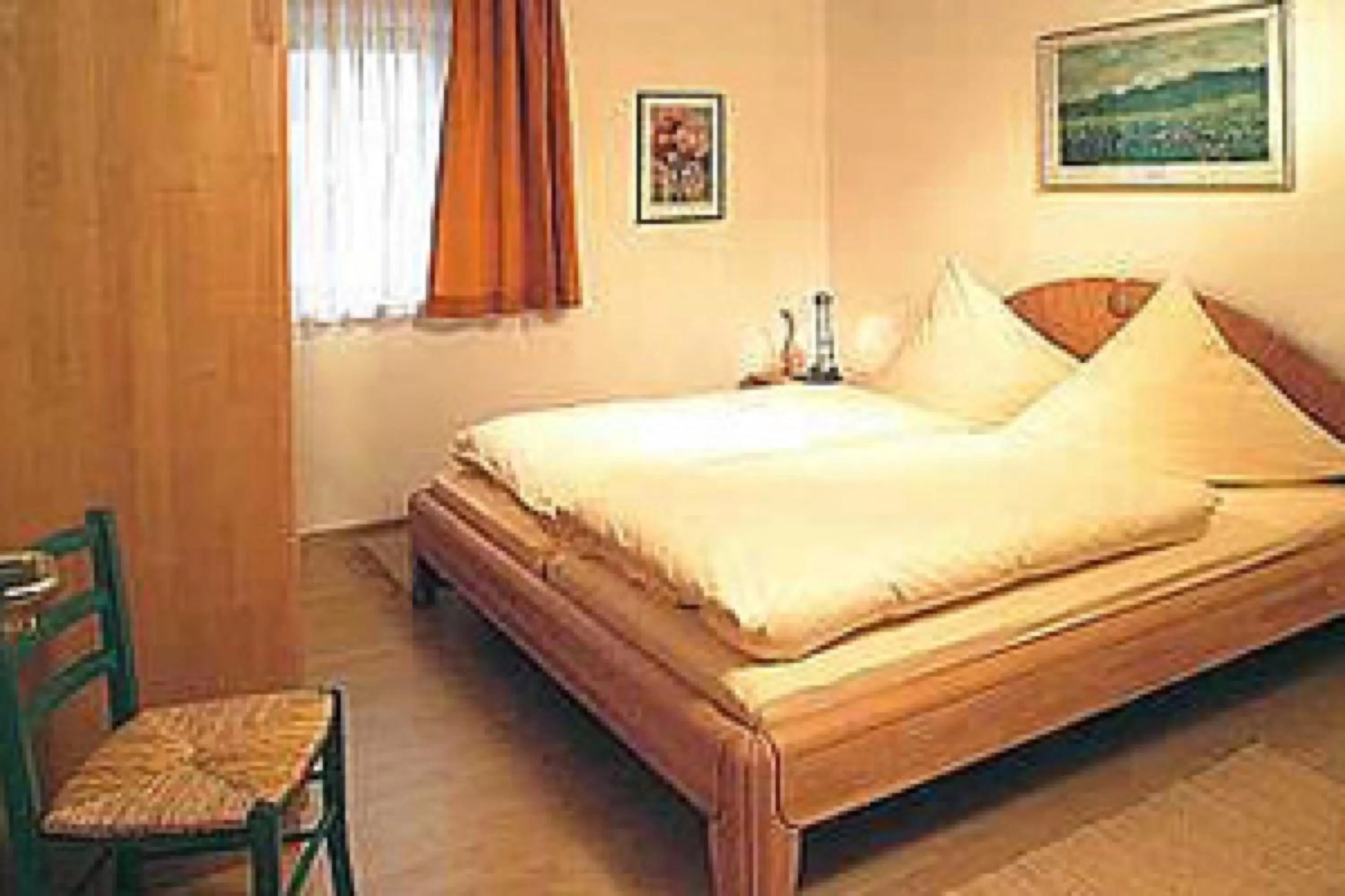 Bed in Gästehaus und Fewo Lamm Garni