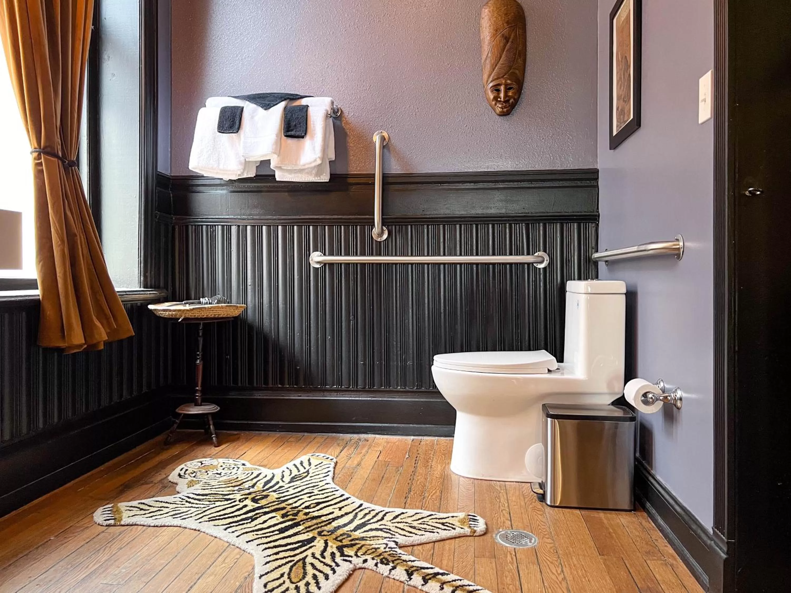 Toilet in The Oliver Inn