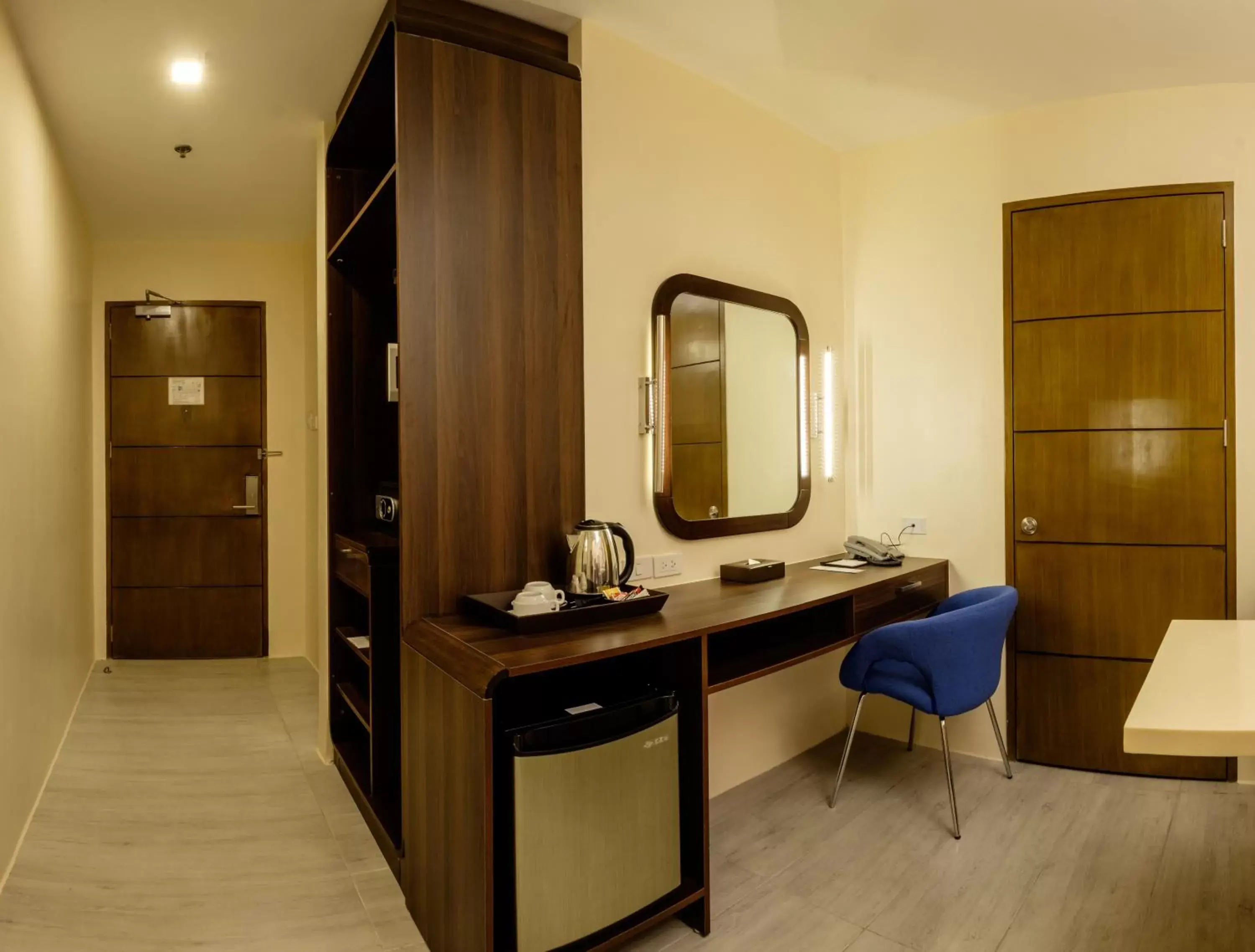 Coffee/tea facilities, Bathroom in One Central Hotel & Suites