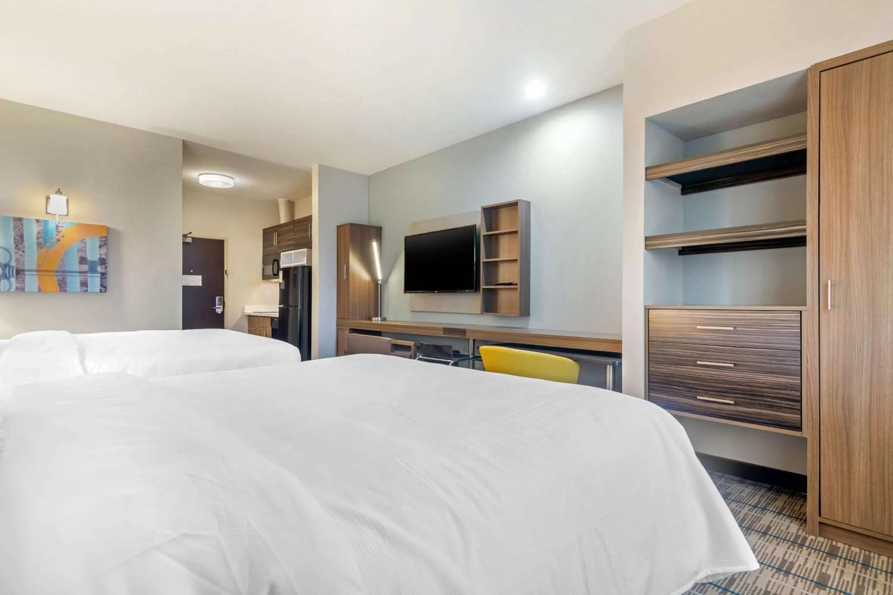 Photo of the whole room, Bed in MainStay Suites Bricktown - near Medical Center