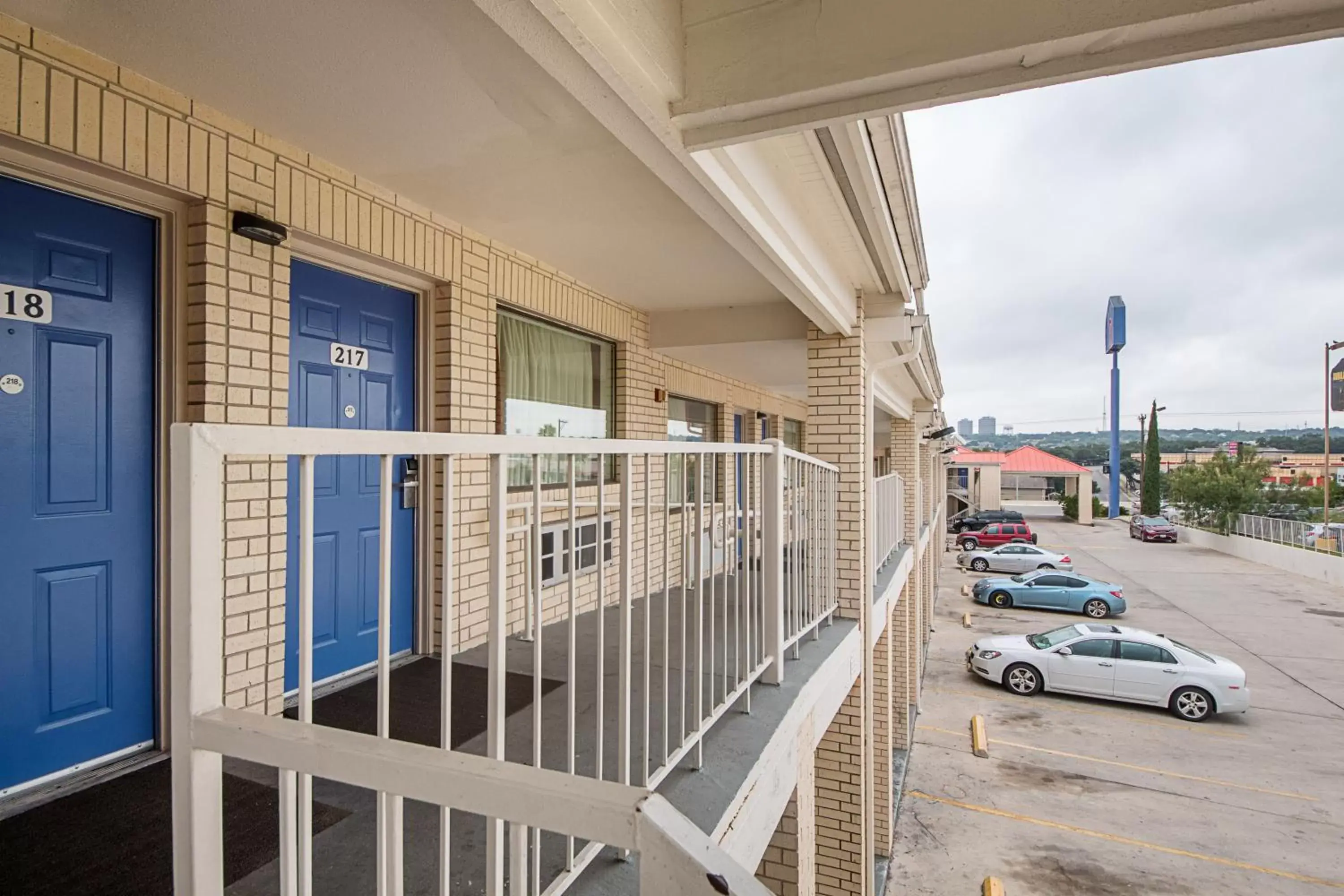 Facade/entrance in Motel 6-San Antonio, TX - Fiesta Trails