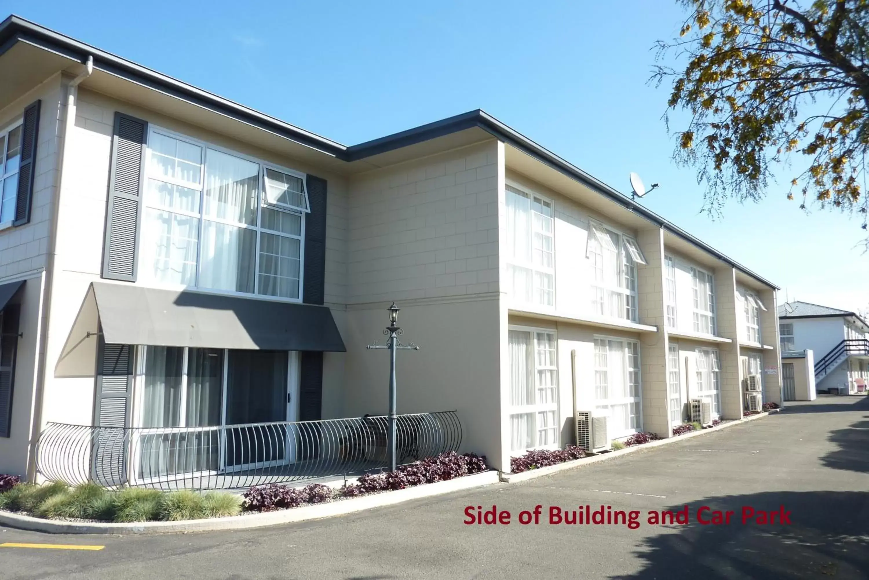 Balcony/Terrace, Property Building in Colonial Inn Motel