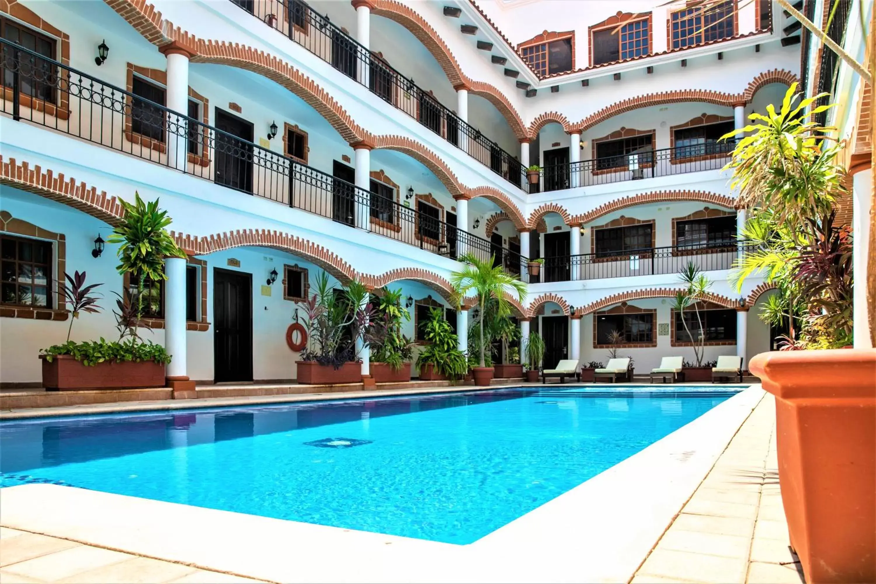 Patio, Swimming Pool in Hotel Colonial Playa del Carmen