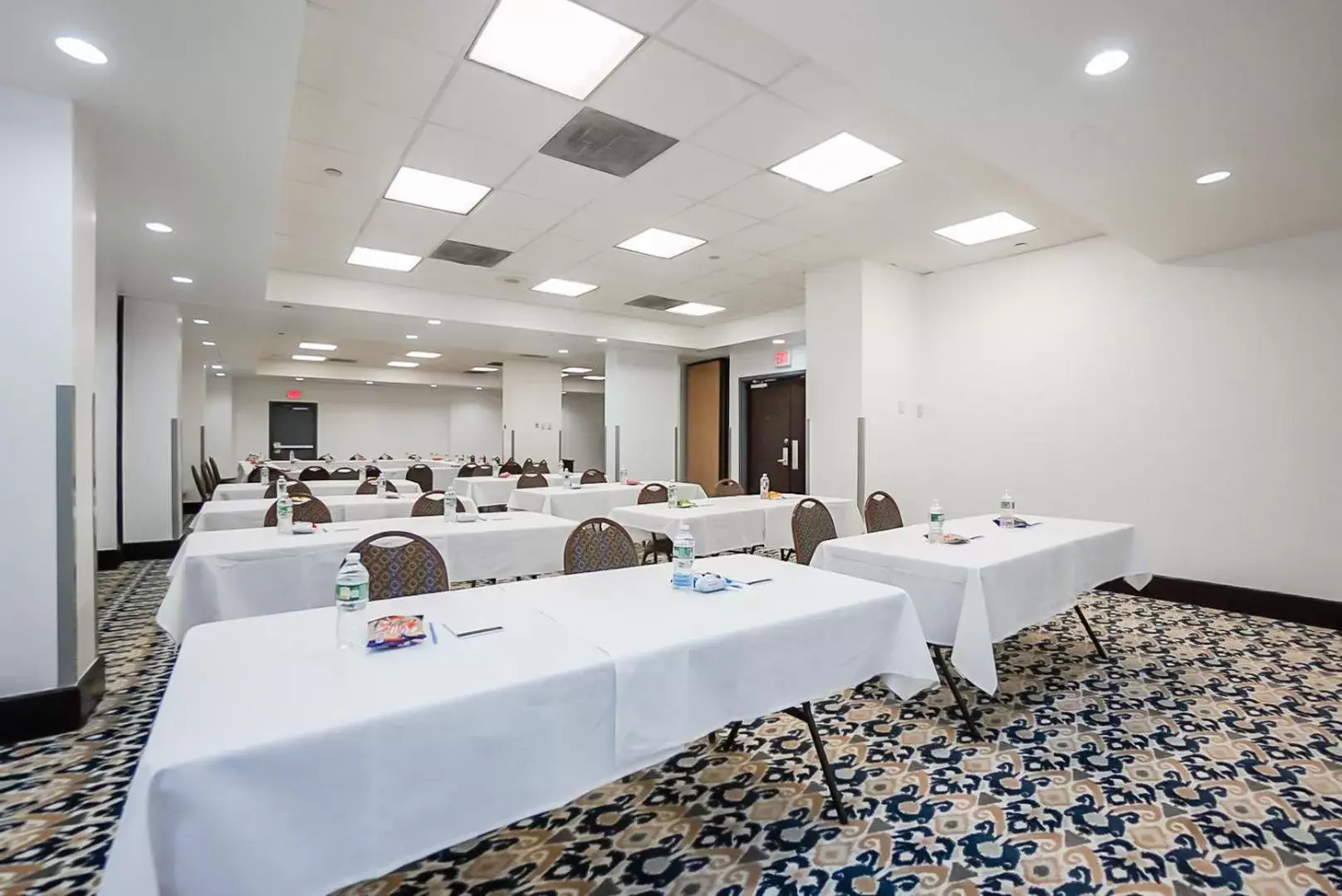 Meeting/conference room in Harmony Suites Secaucus Meadowlands