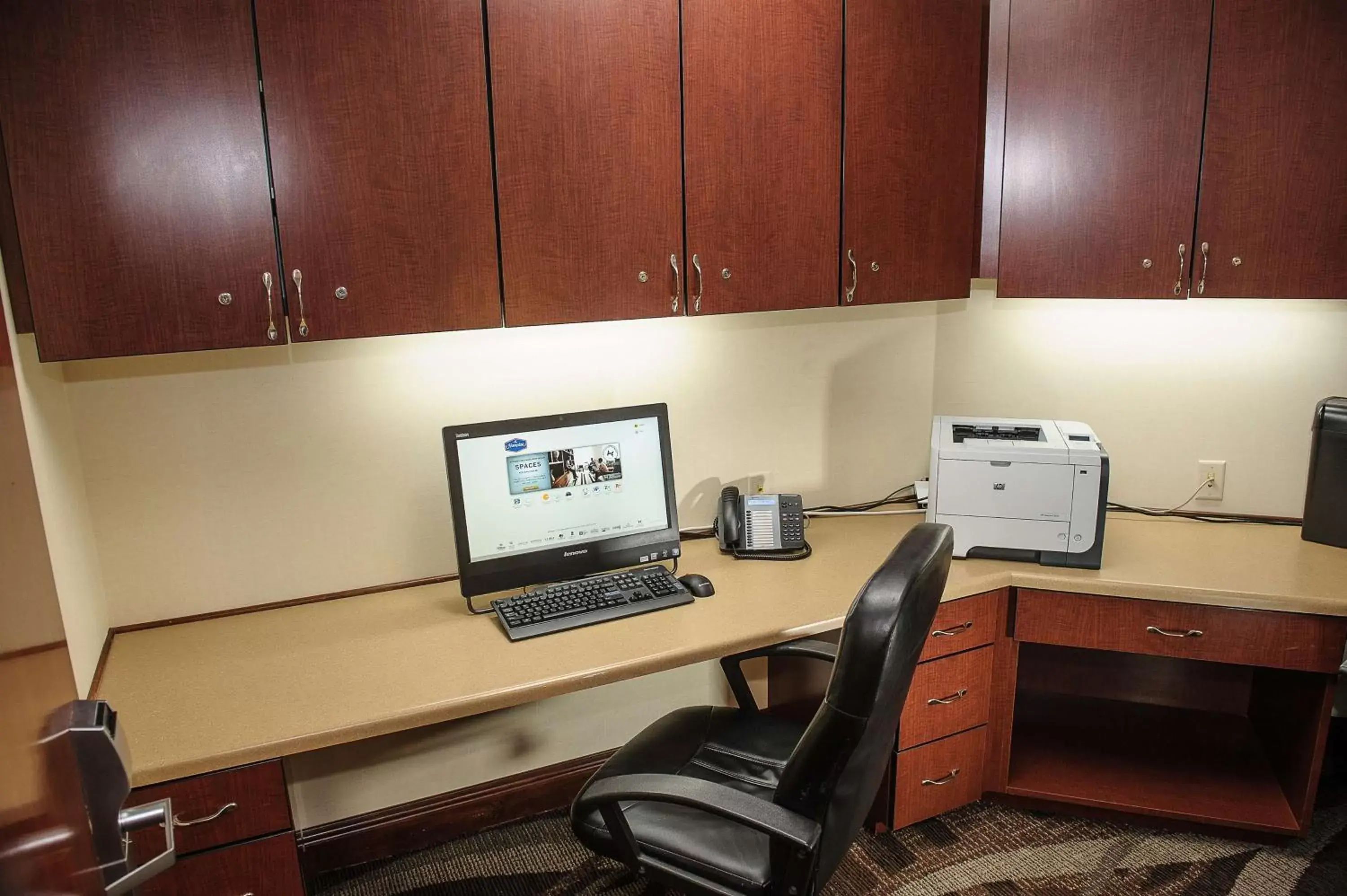 Business facilities, Business Area/Conference Room in Hampton Inn & Suites Brookings