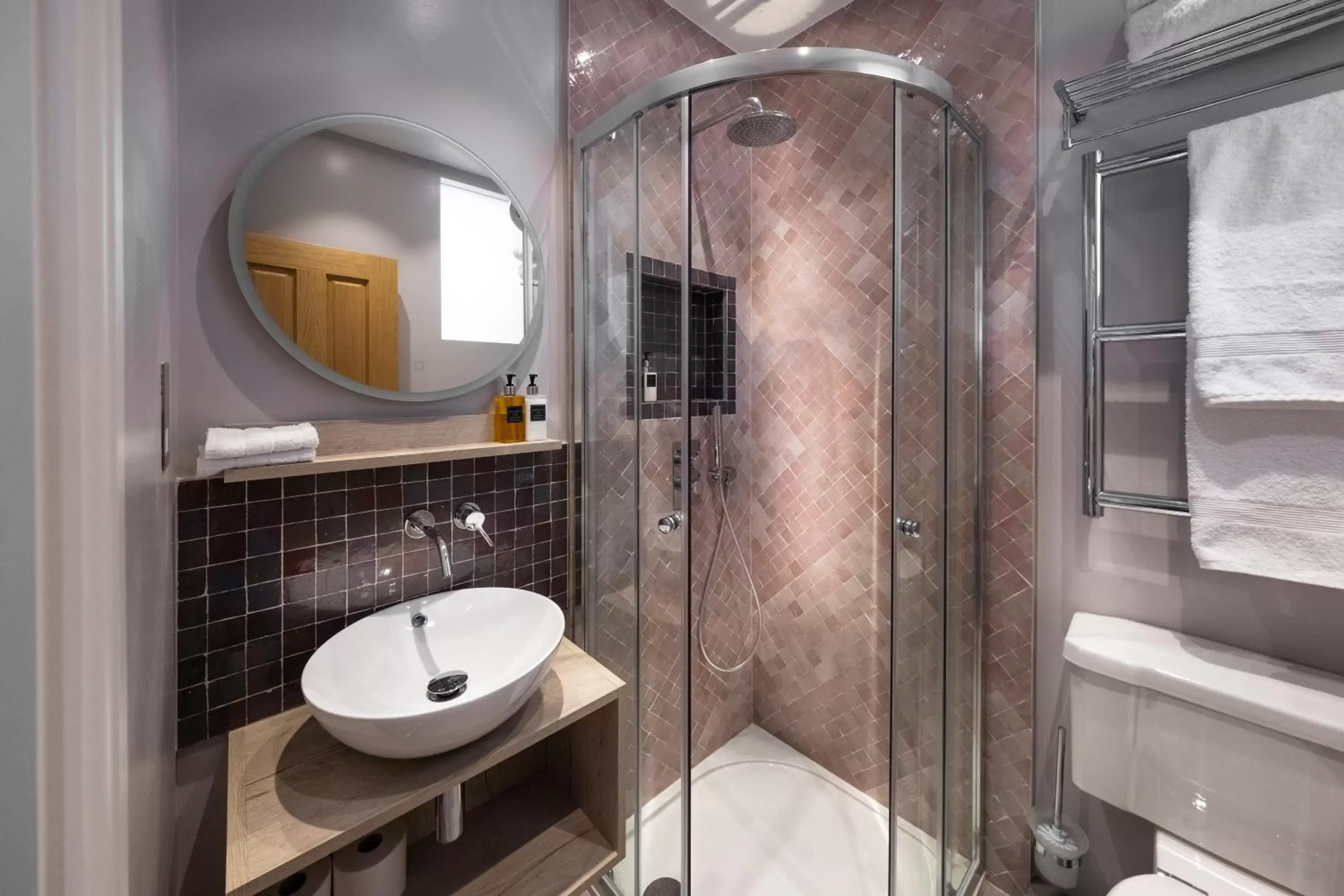 Shower, Bathroom in The Kings Arms