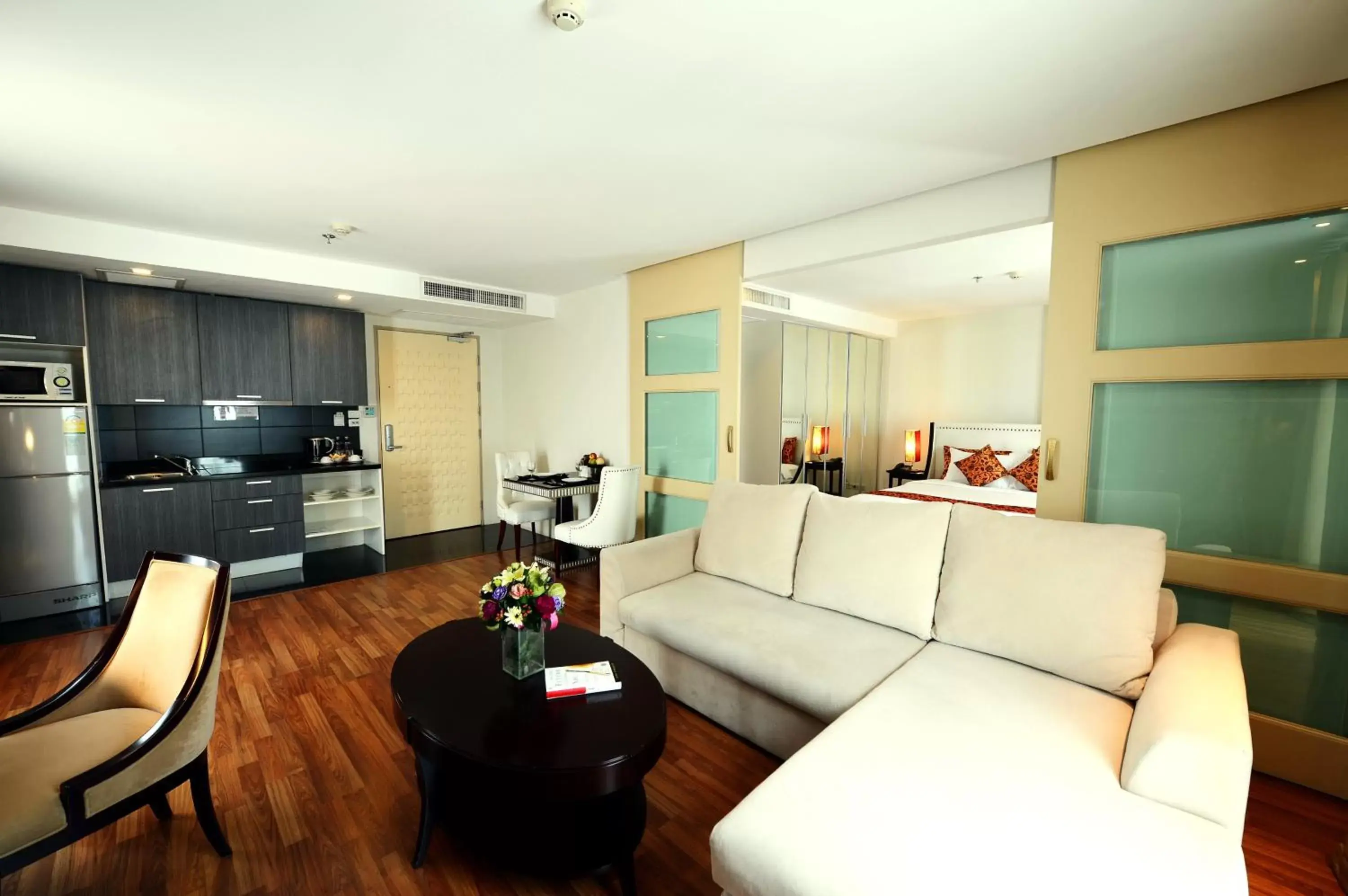 Kitchen or kitchenette, Seating Area in The Bless Hotel and Residence