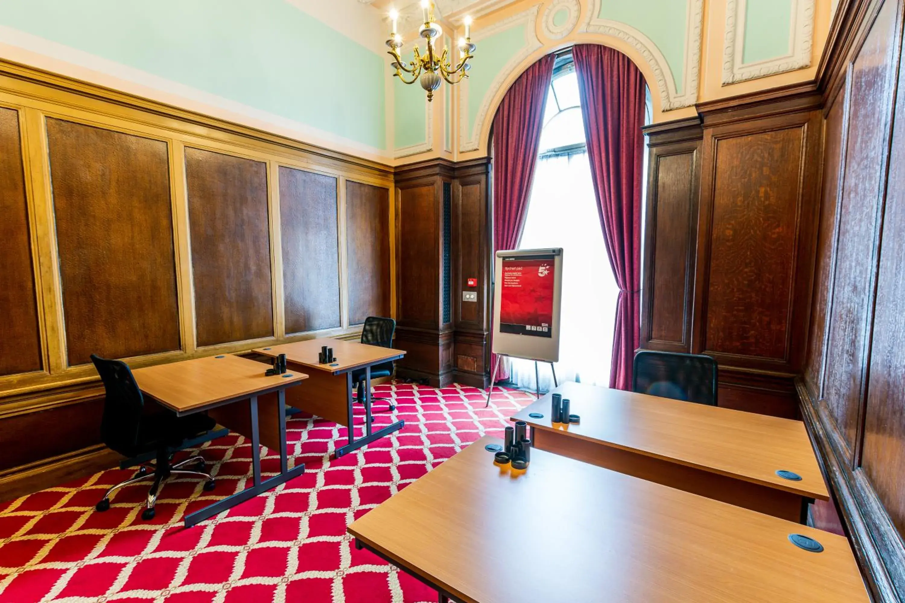 Business facilities in Adelphi Hotel