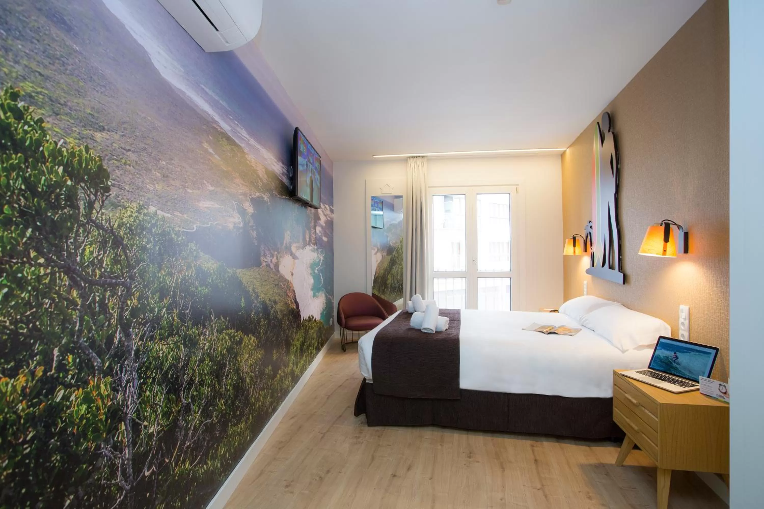 Photo of the whole room, Bed in Casual de las Olas San Sebastián