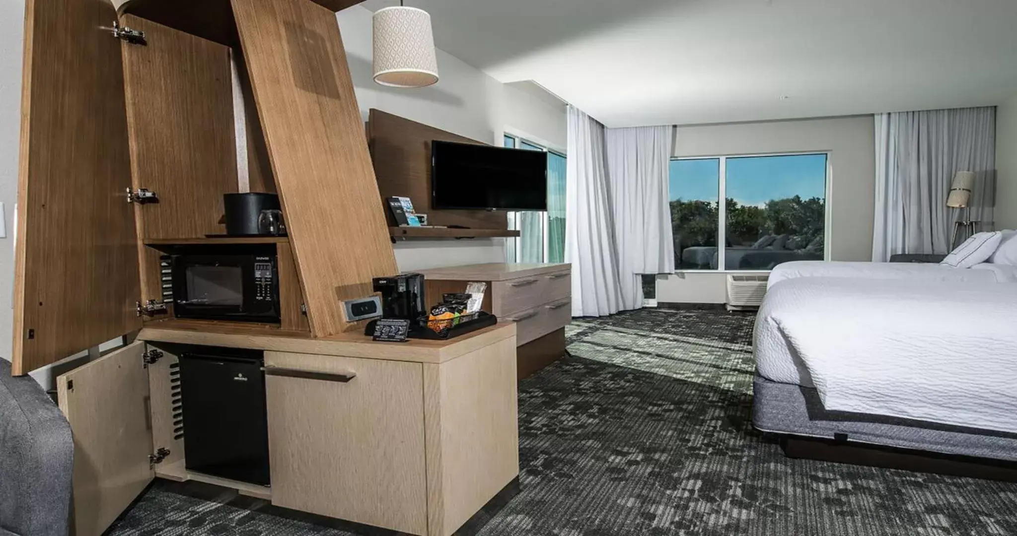 Guests, TV/Entertainment Center in Courtyard by Marriott Columbia Cayce