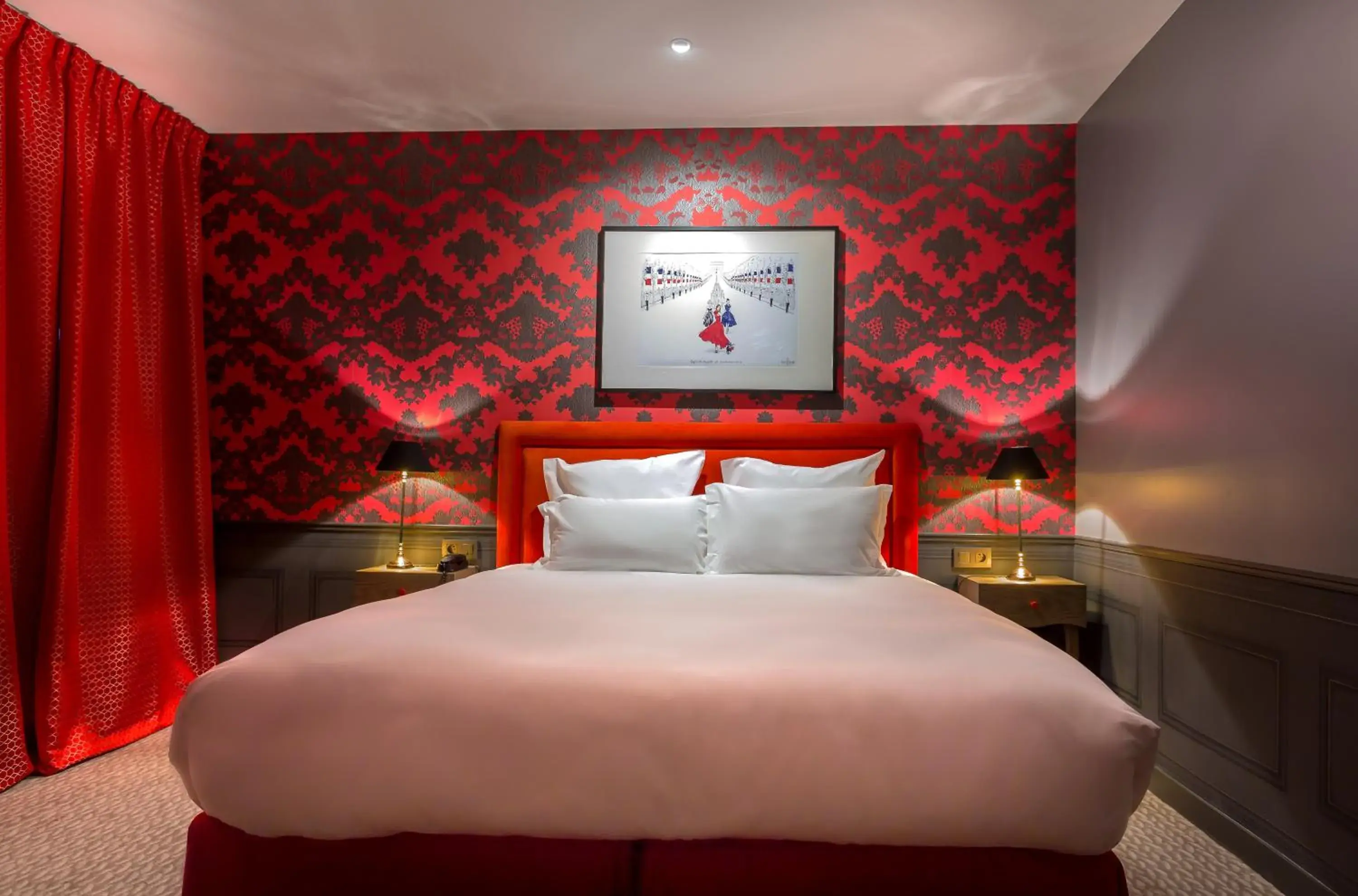 Bedroom, Bed in Hôtel La Parizienne - Proche Montparnasse Bedroom, Bed in Hôtel La Parizienne - Proche Montparnasse