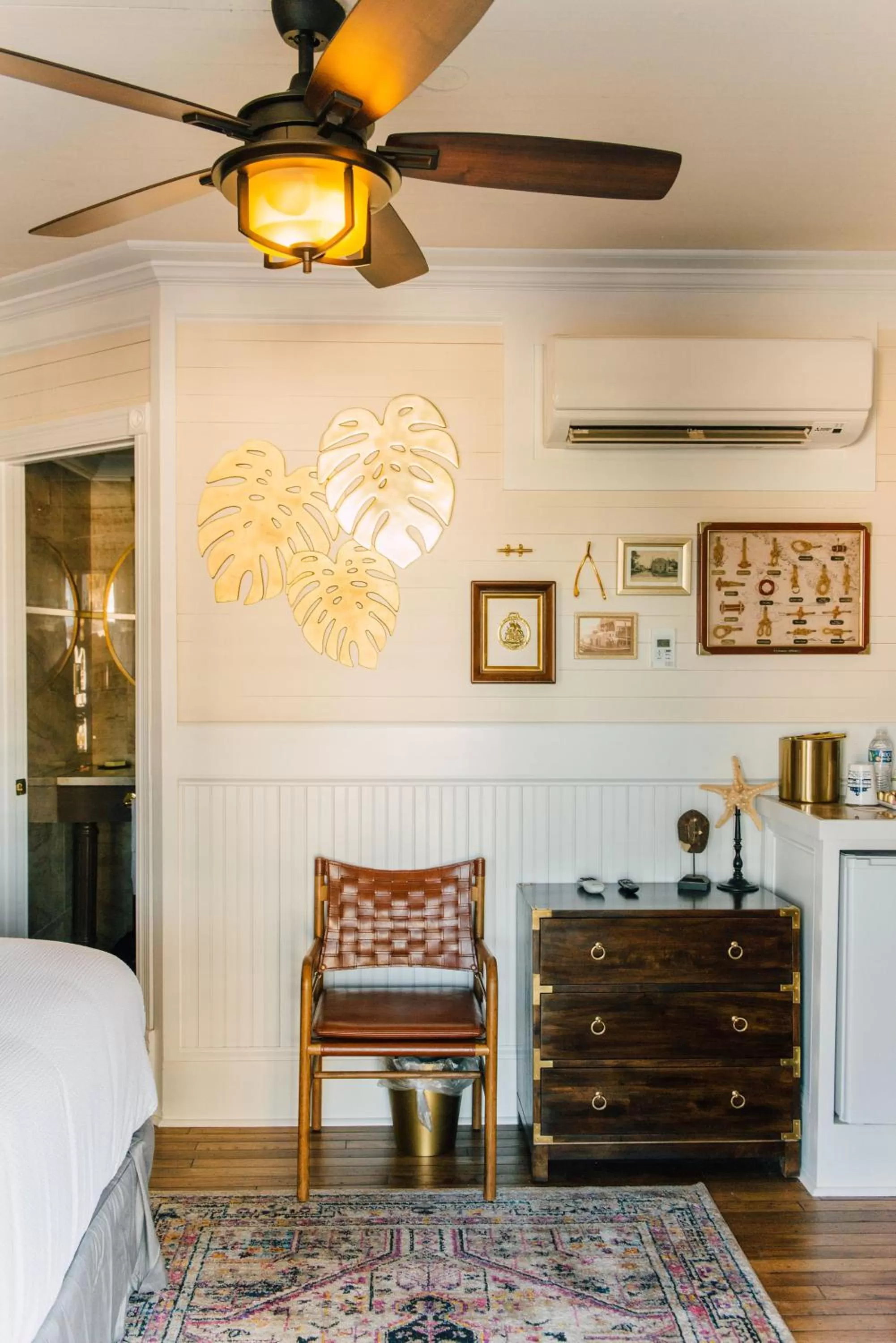 Seating area, Bed in The Gibson Inn