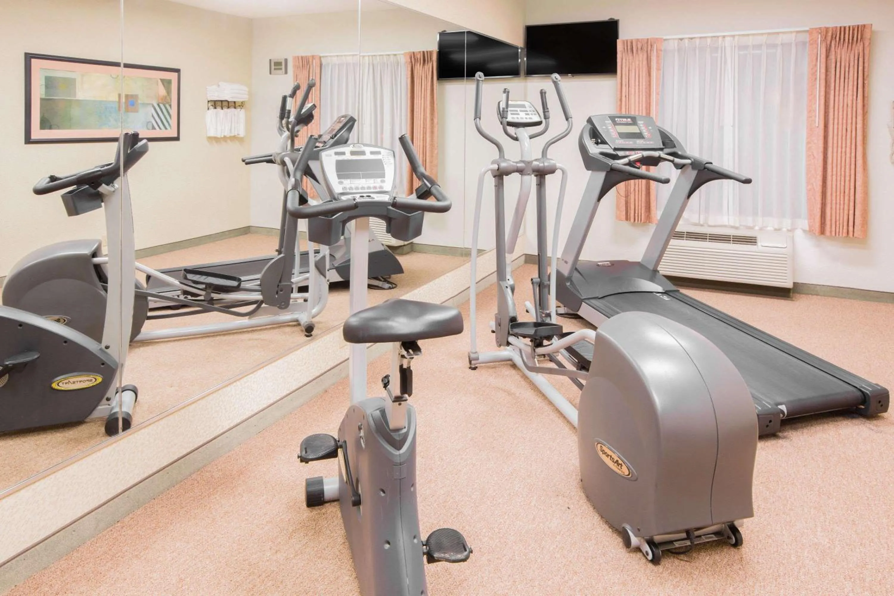 Fitness centre/facilities in Days Inn by Wyndham Hattiesburg MS