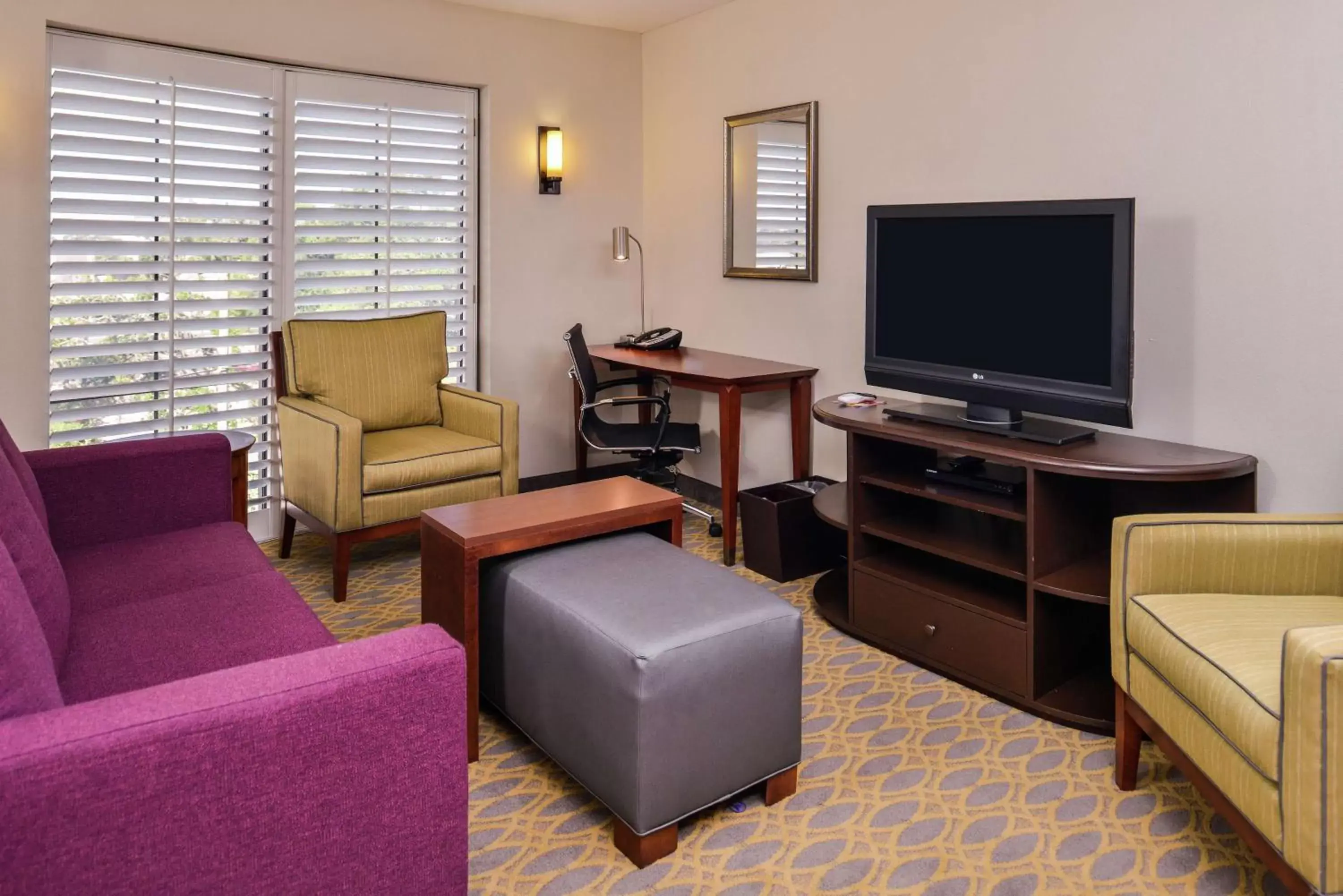 Bedroom, TV/Entertainment Center in Homewood Suites by Hilton Jacksonville-Downtown/Southbank