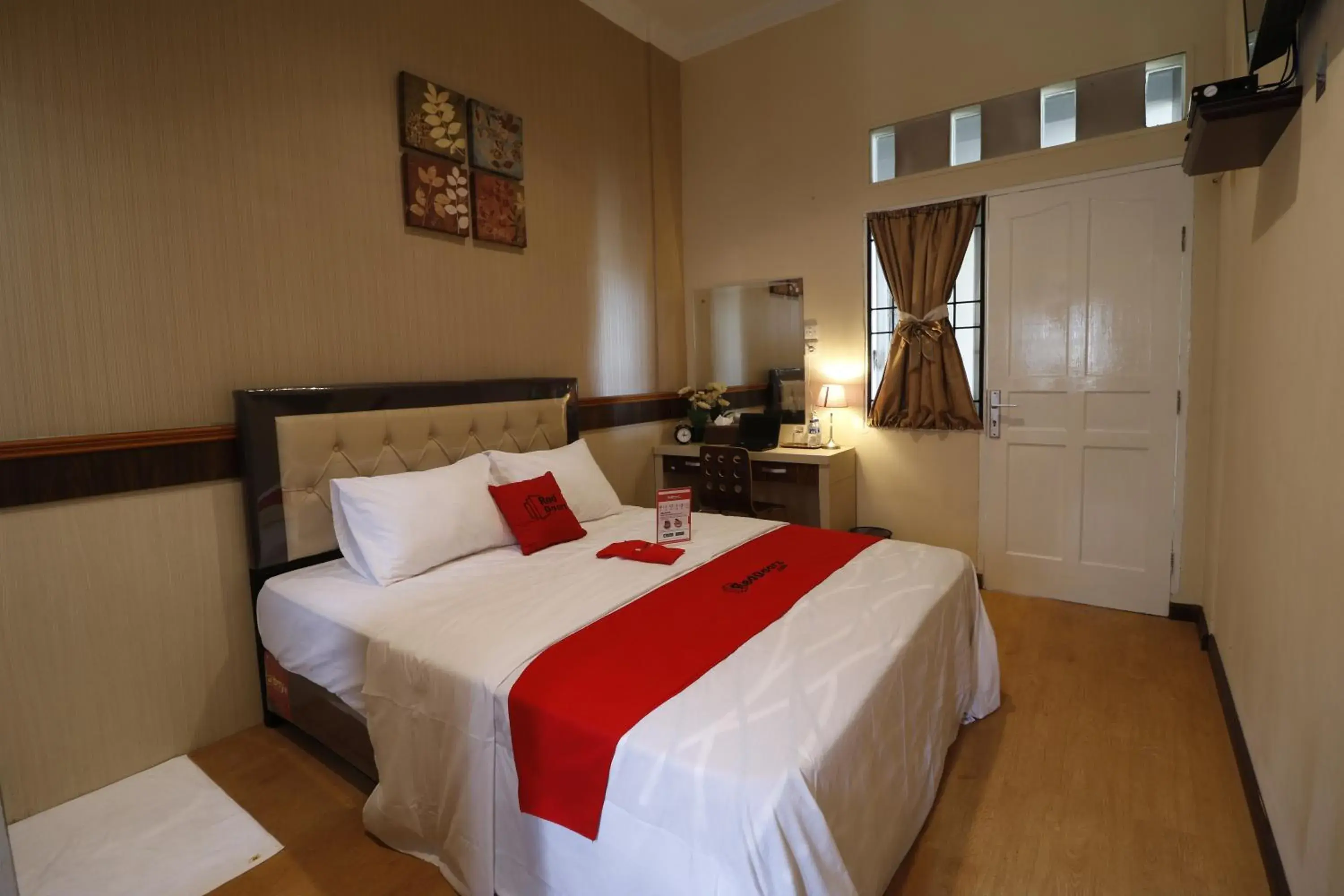 Bedroom, Bed in RedDoorz Plus near Universitas Sumatera Utara Bedroom, Bed in RedDoorz Plus near Universitas Sumatera Utara