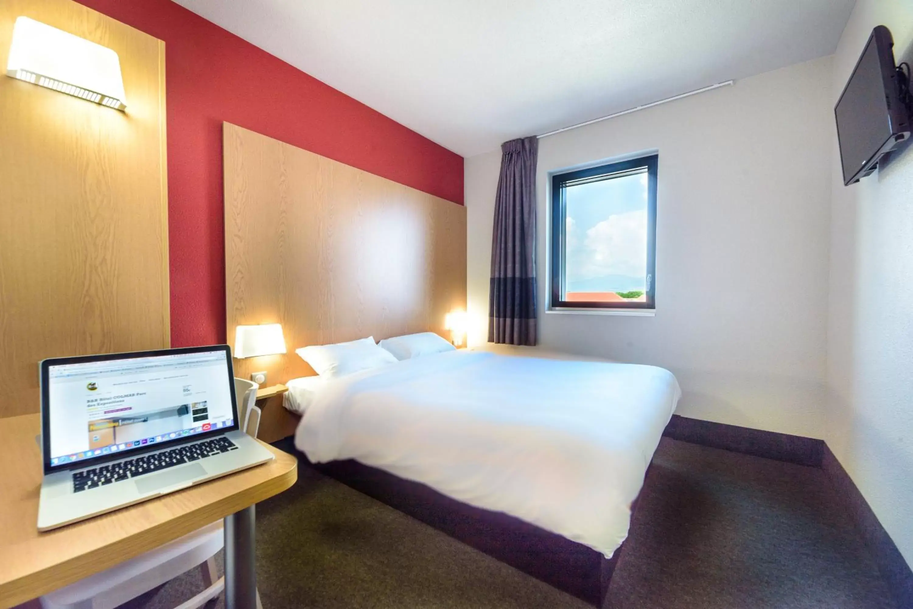 Bedroom, Bed in B&B HOTEL Colmar Expo