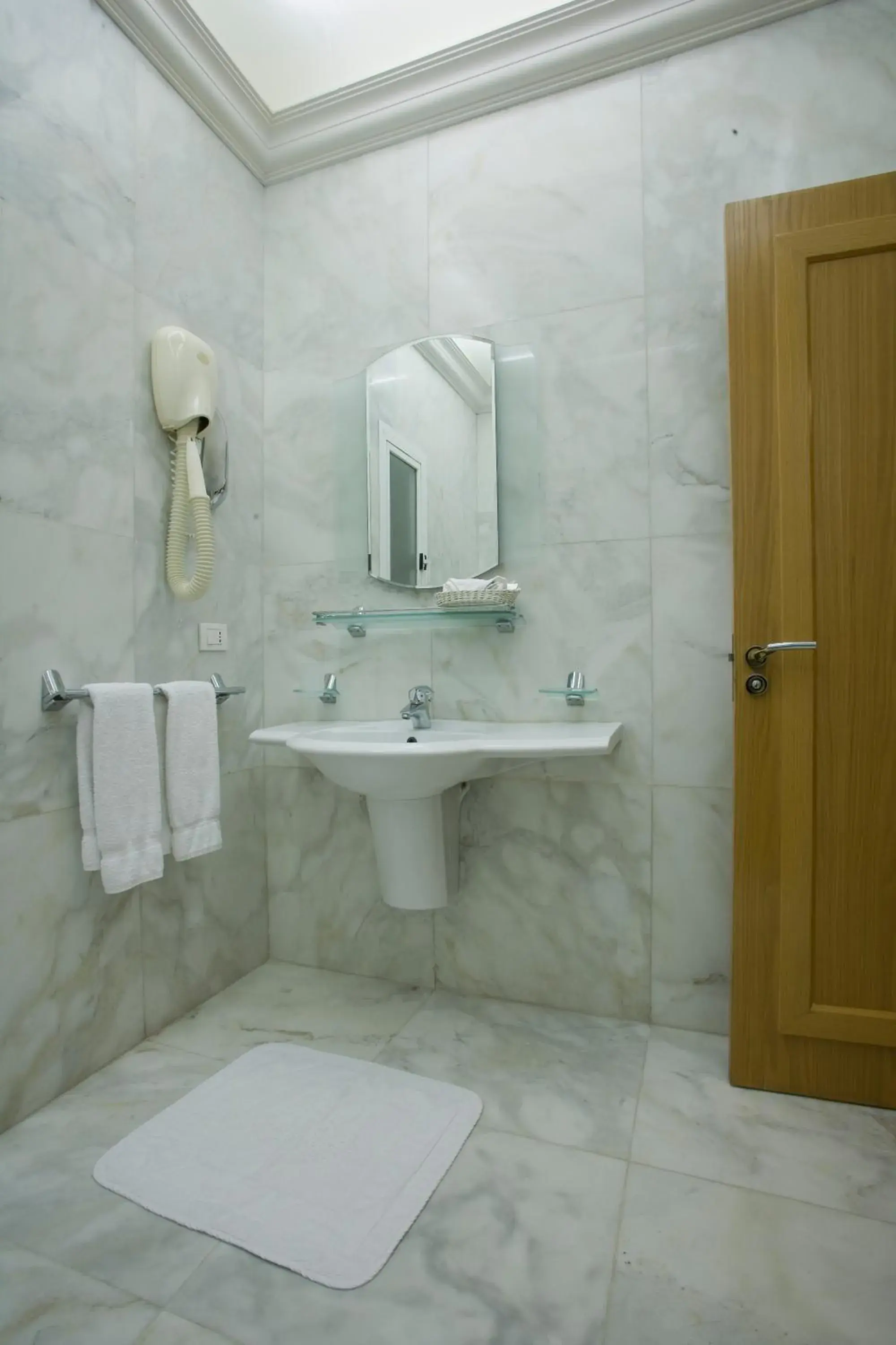 Three-Bedroom Suite in Lahoya Homes Three-Bedroom Suite in Lahoya Homes