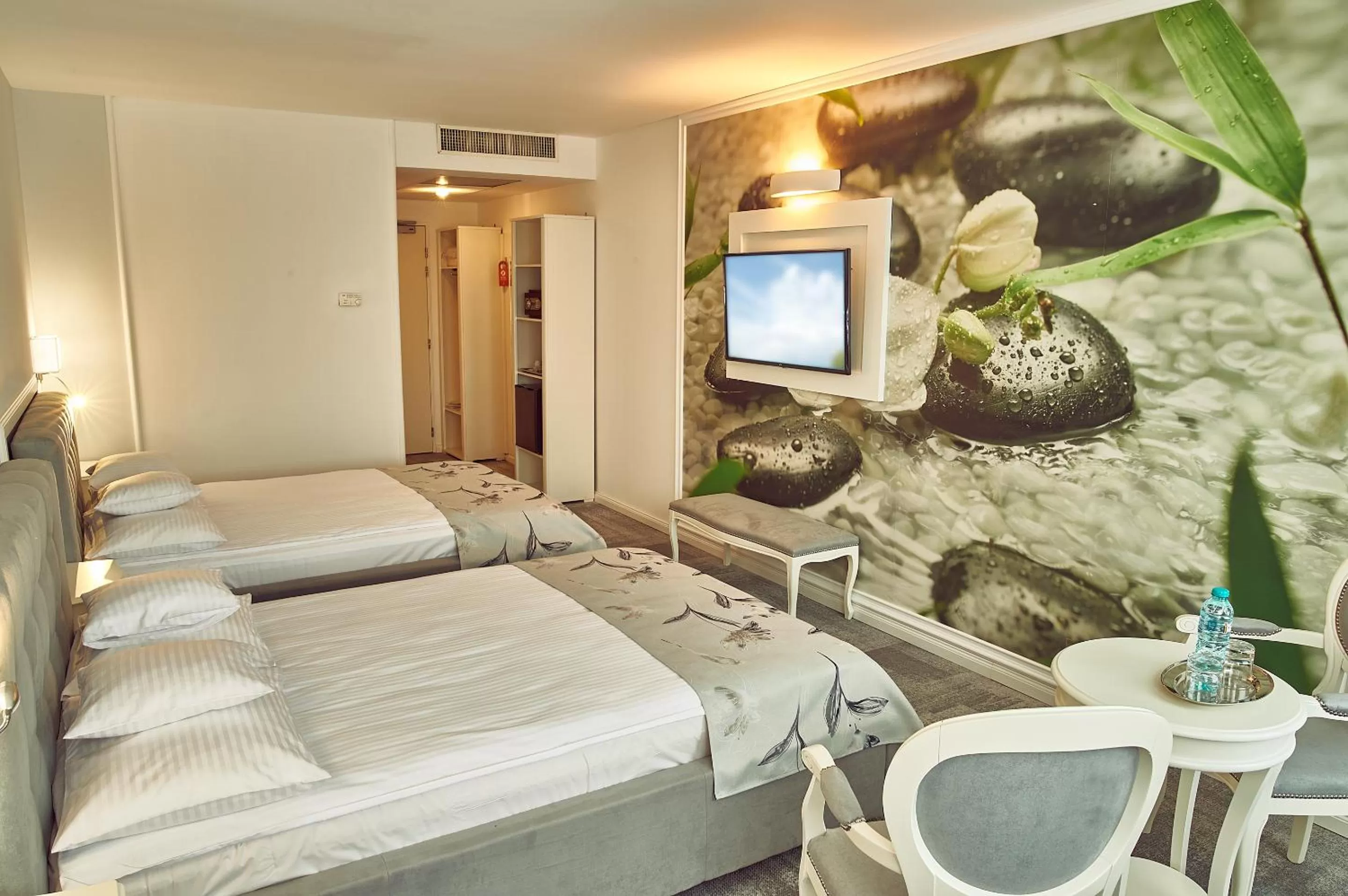 Photo of the whole room, Bed in Continental Forum Bucuresti Palatul Parlamentului