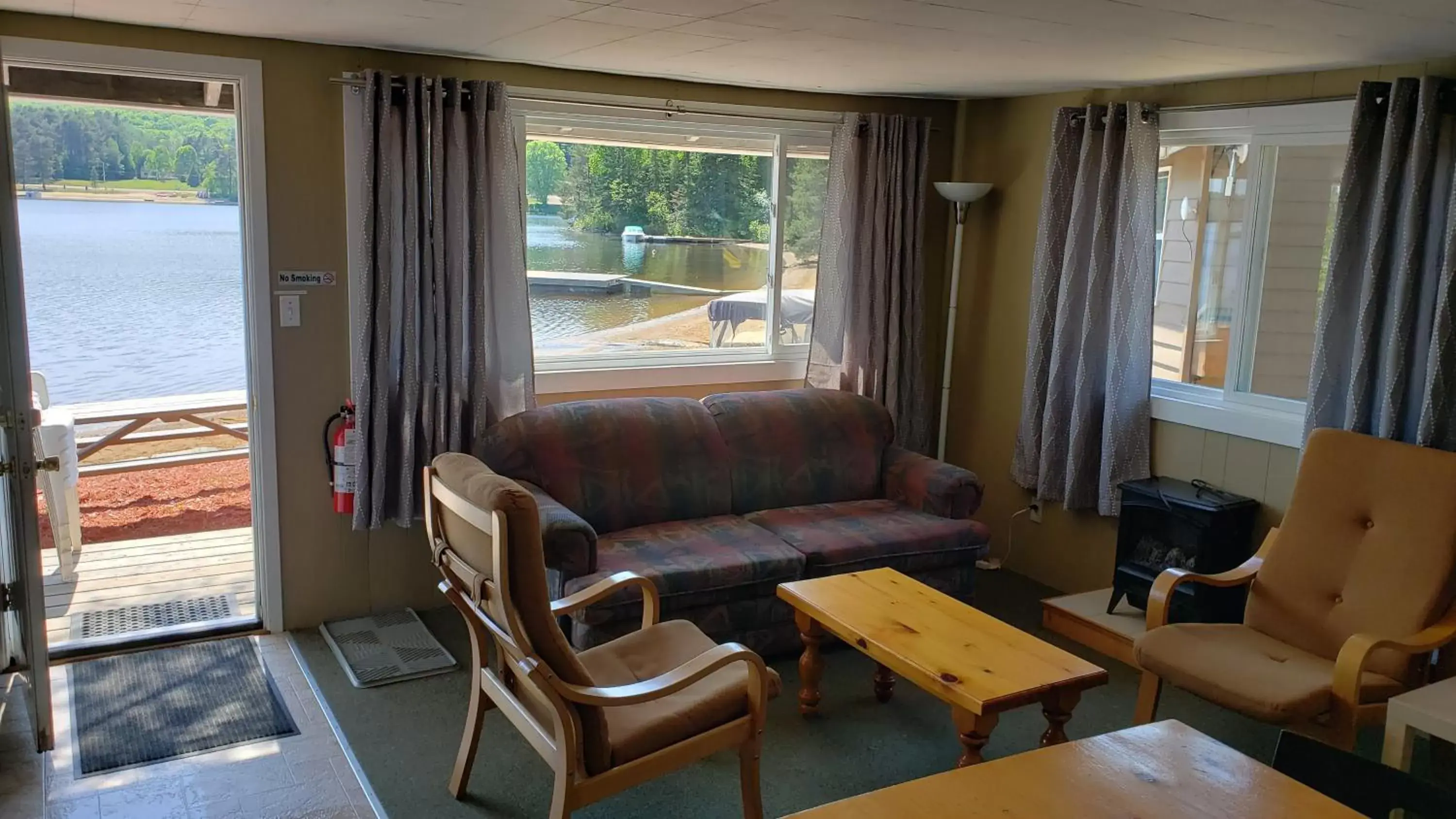 Seating Area in Parkway Cottage Resort and Trading Post