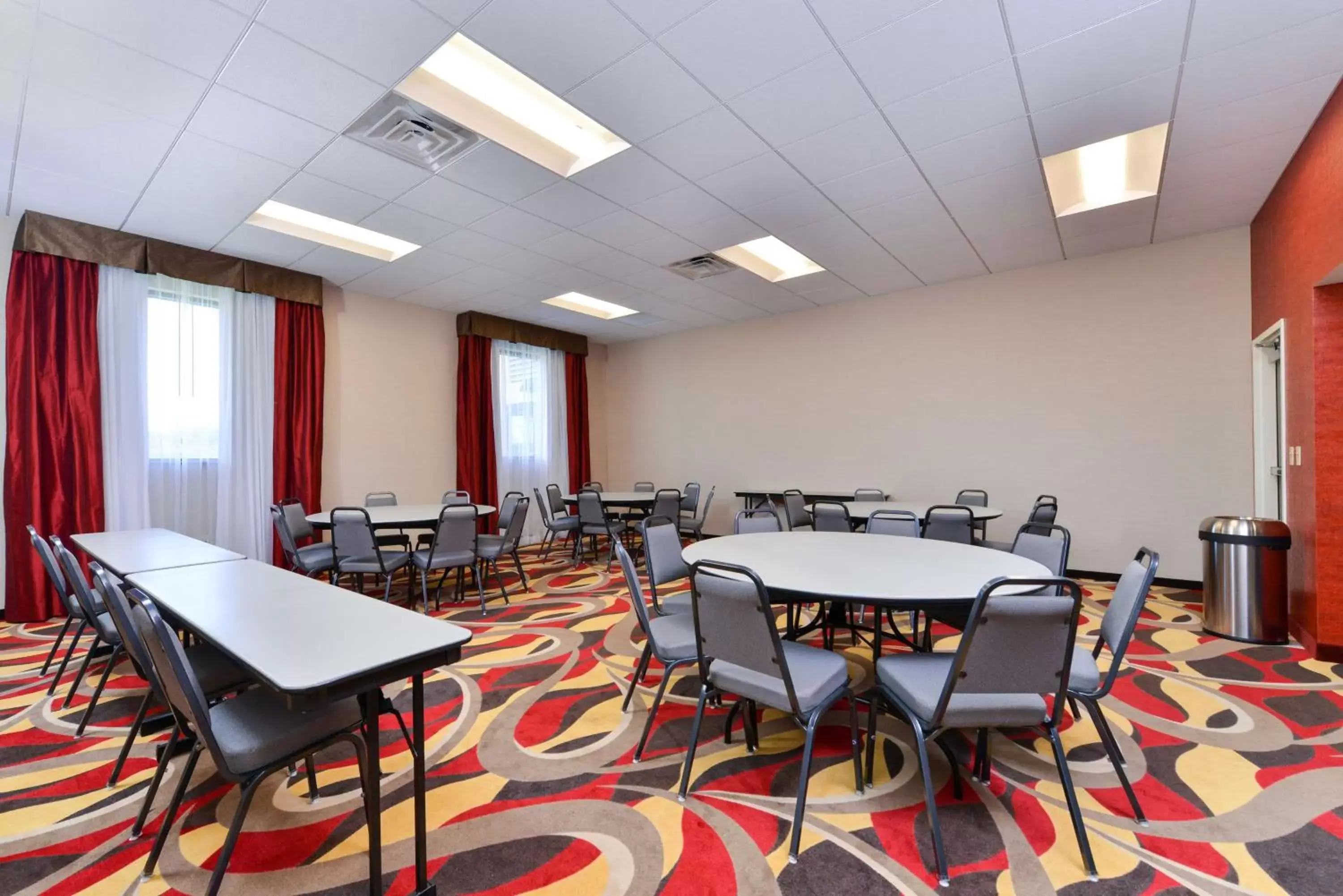 Meeting/conference room in Hampton Inn & Suites California University-Pittsburgh