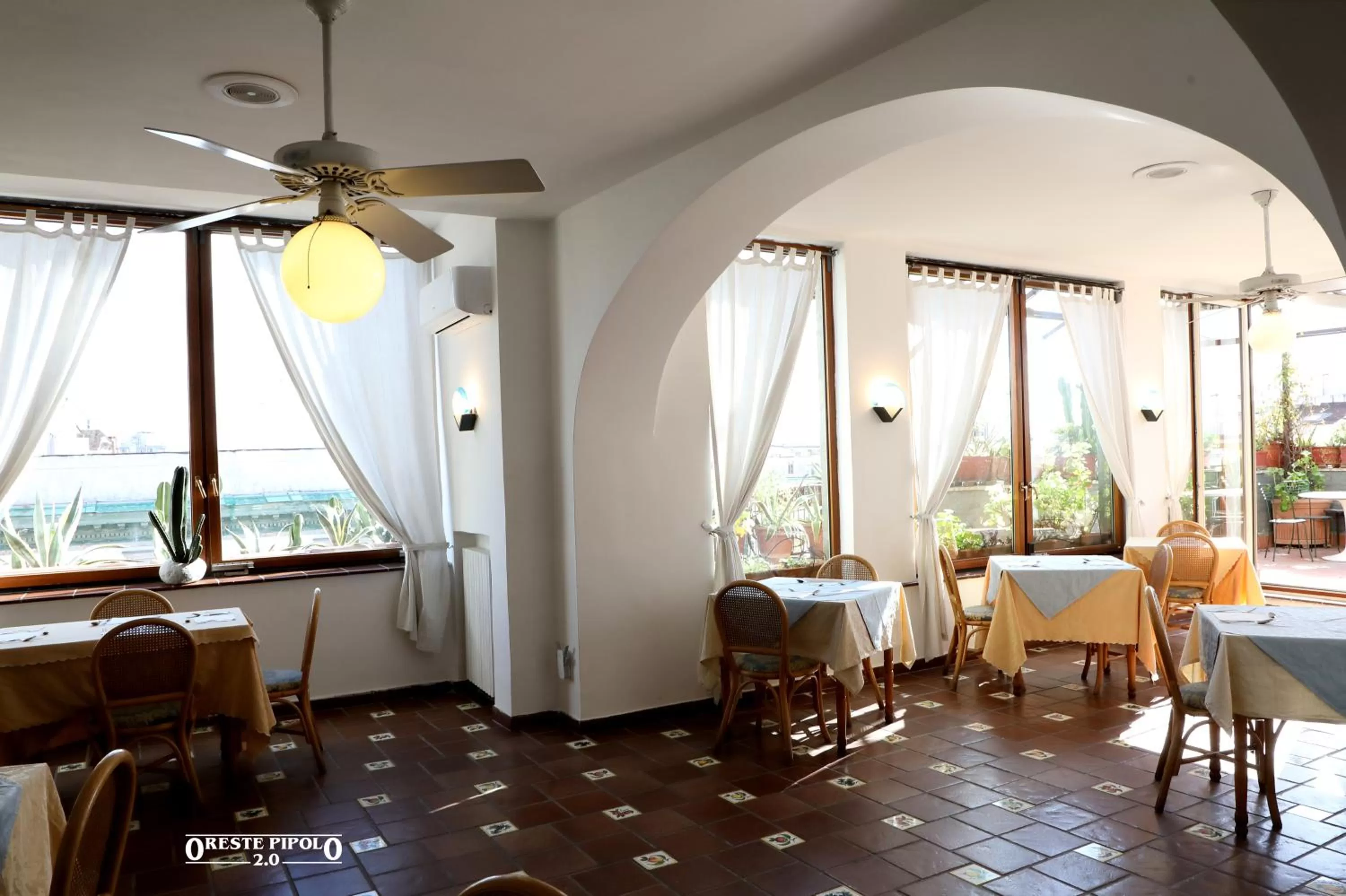 Restaurant/places to eat in Up Hotel