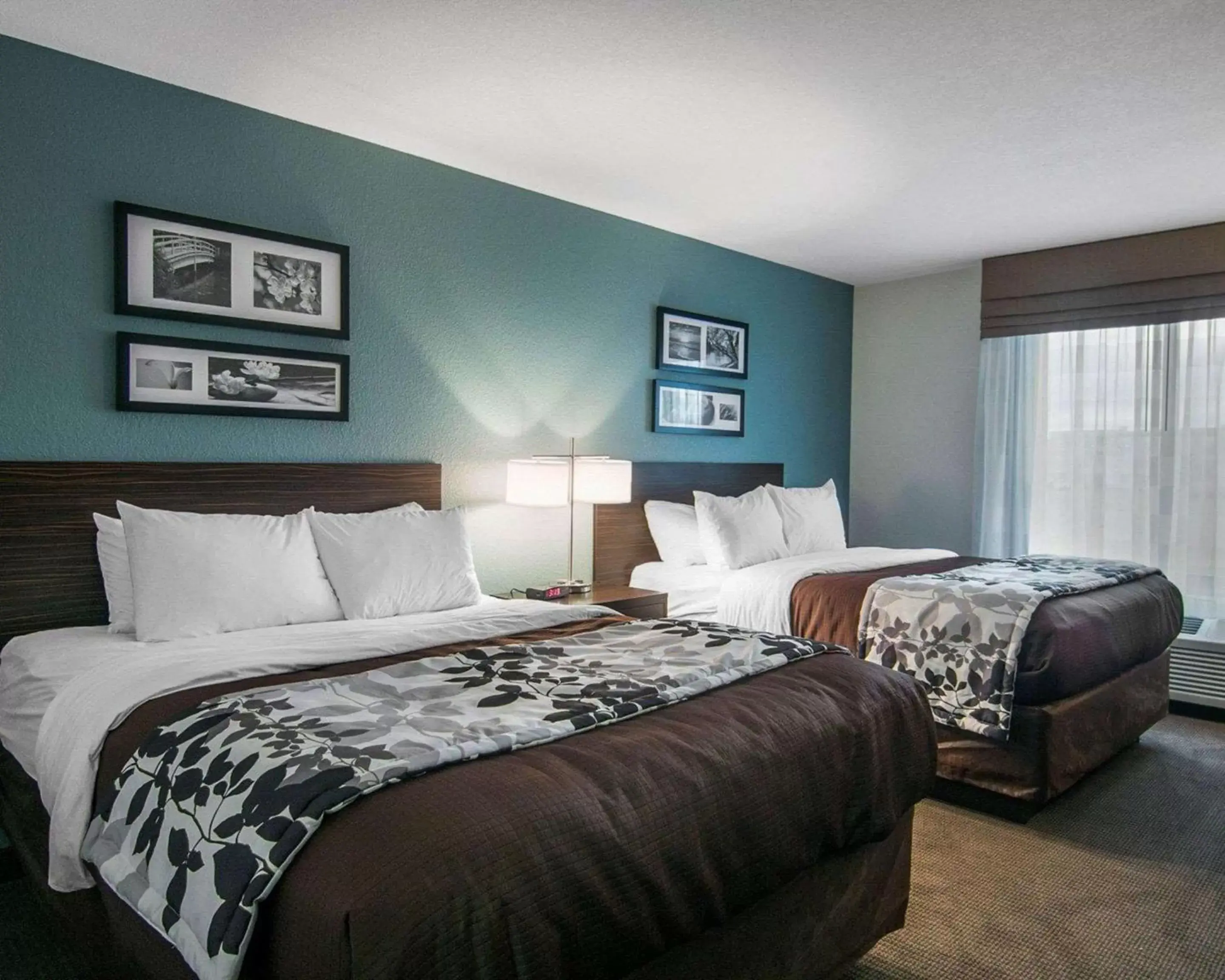 Photo of the whole room, Bed in Sleep Inn & Suites Fort Dodge
