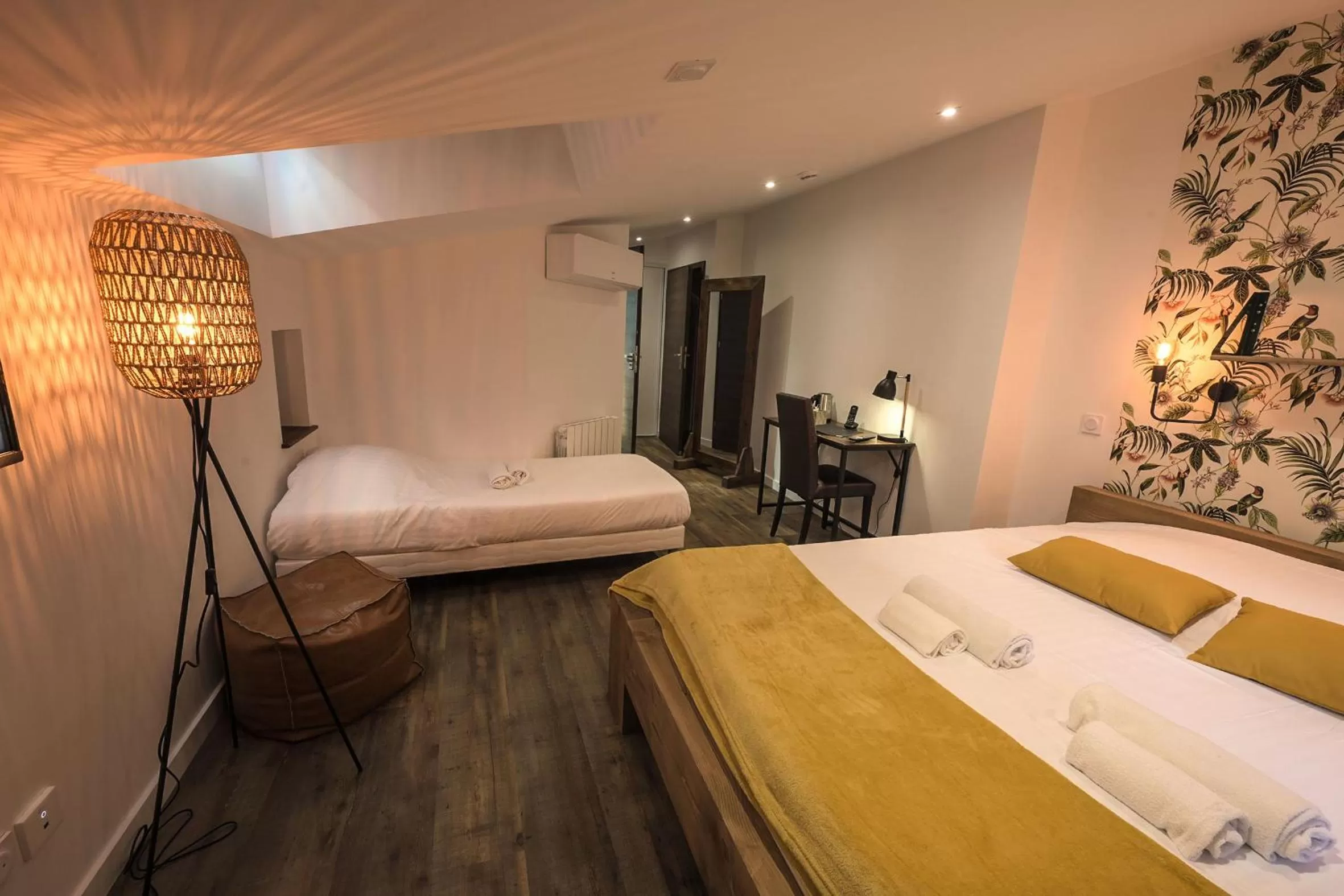 Bed in Hotel De La Croisée