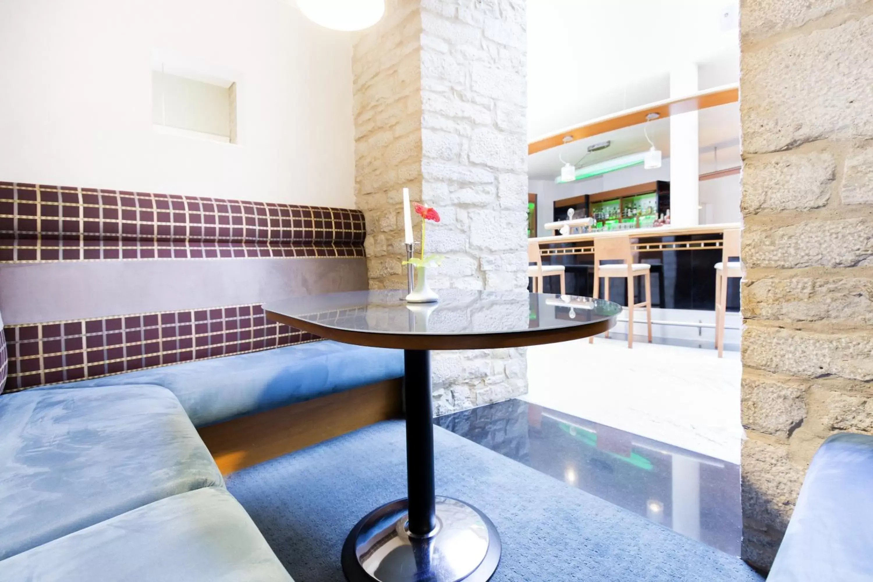 Lounge or bar, Swimming Pool in Novotel Hildesheim