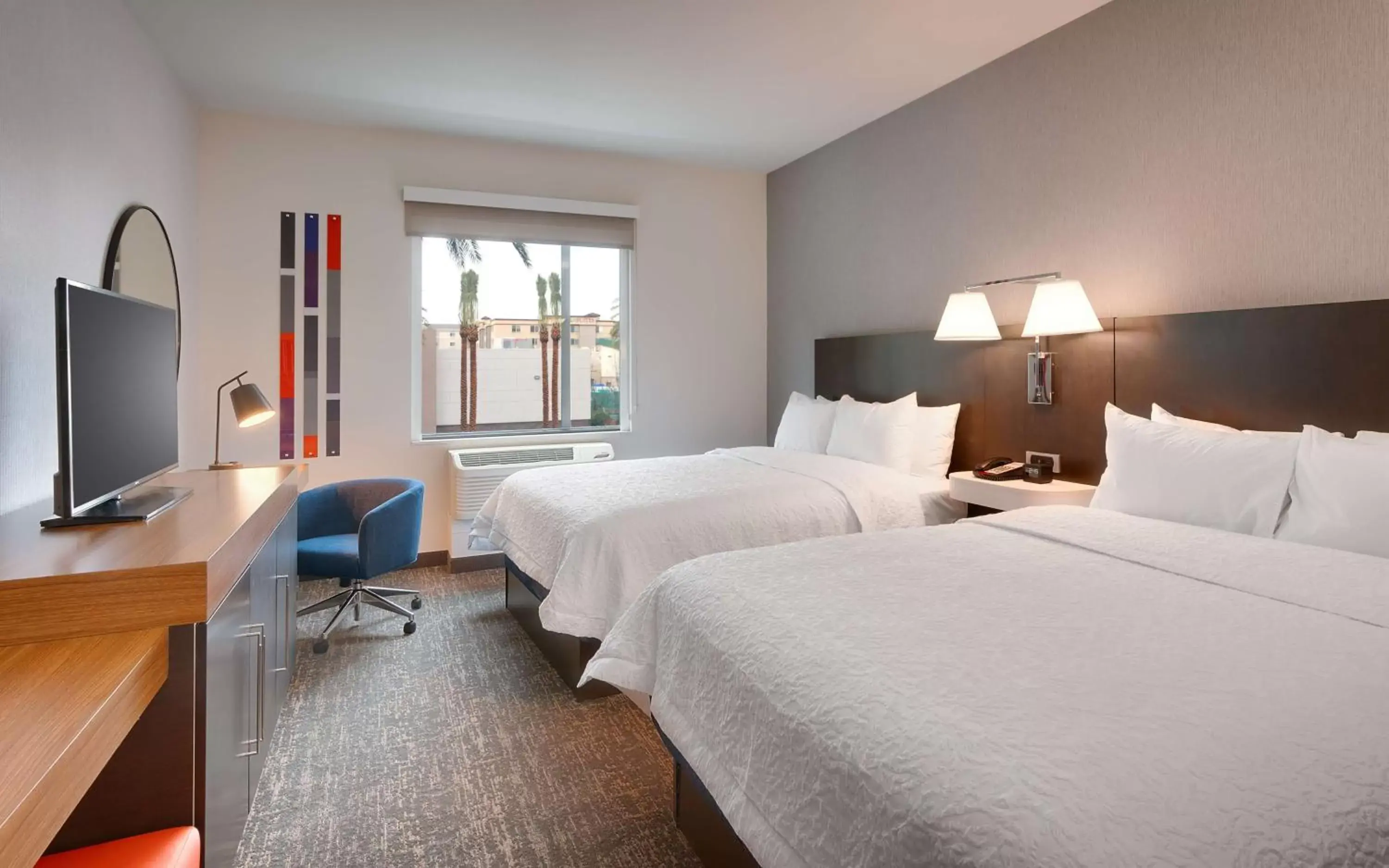 Bedroom, Bed in Hampton Inn & Suites Anaheim Resort Convention Center