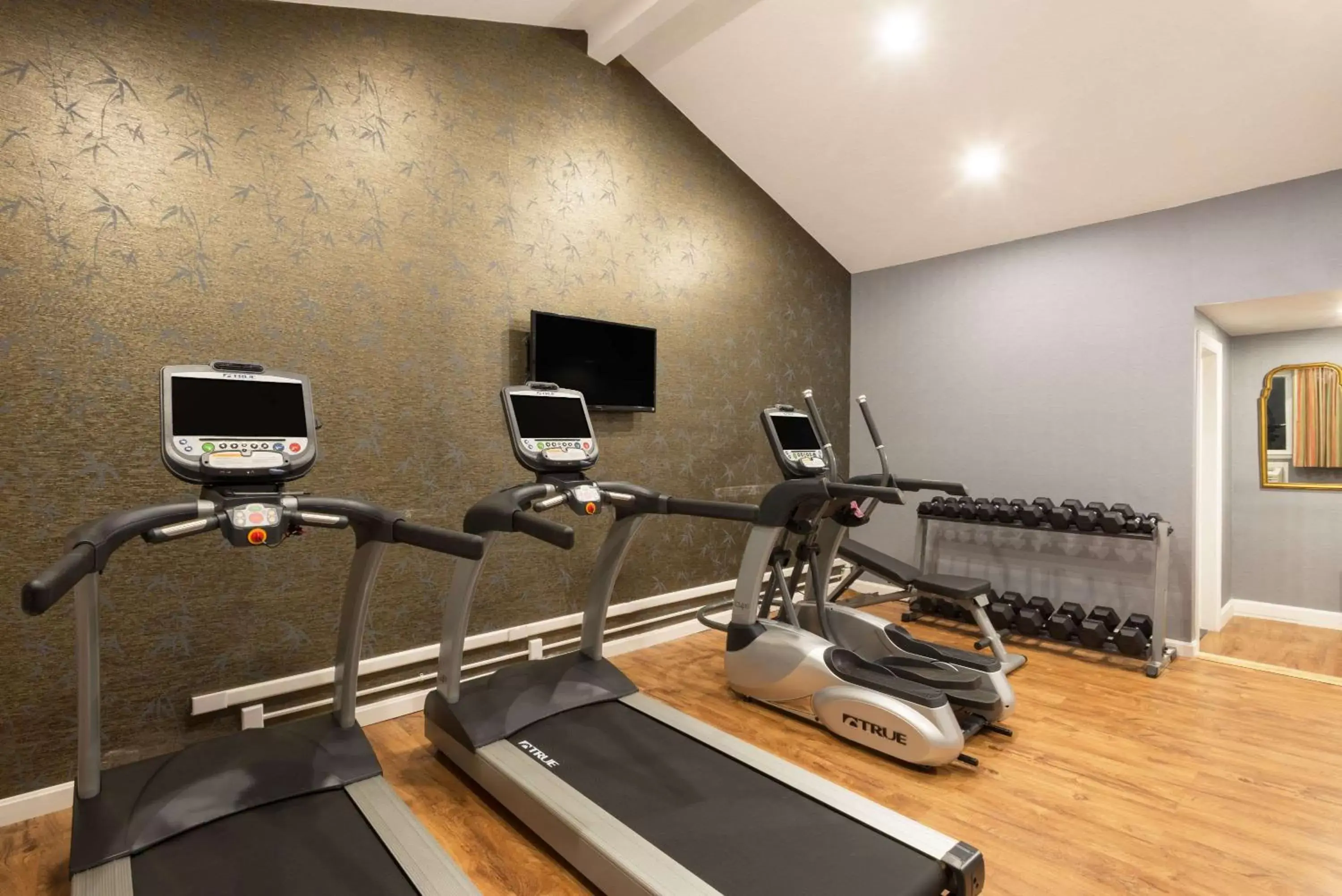 Fitness centre/facilities, Fitness Center/Facilities in Super 8 by Wyndham Sturbridge