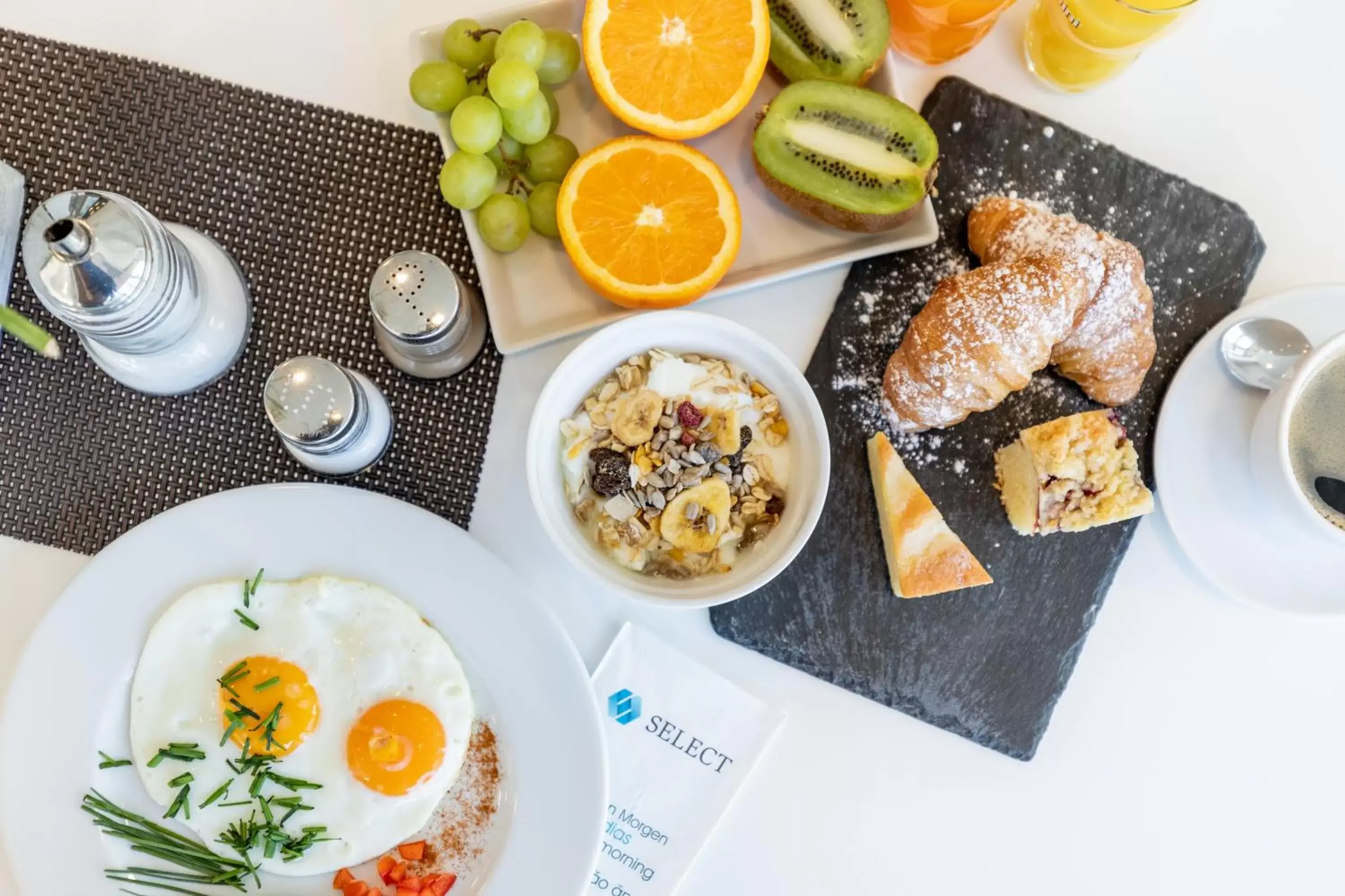 Food and drinks, Breakfast in Select Hotel Handelshof Essen