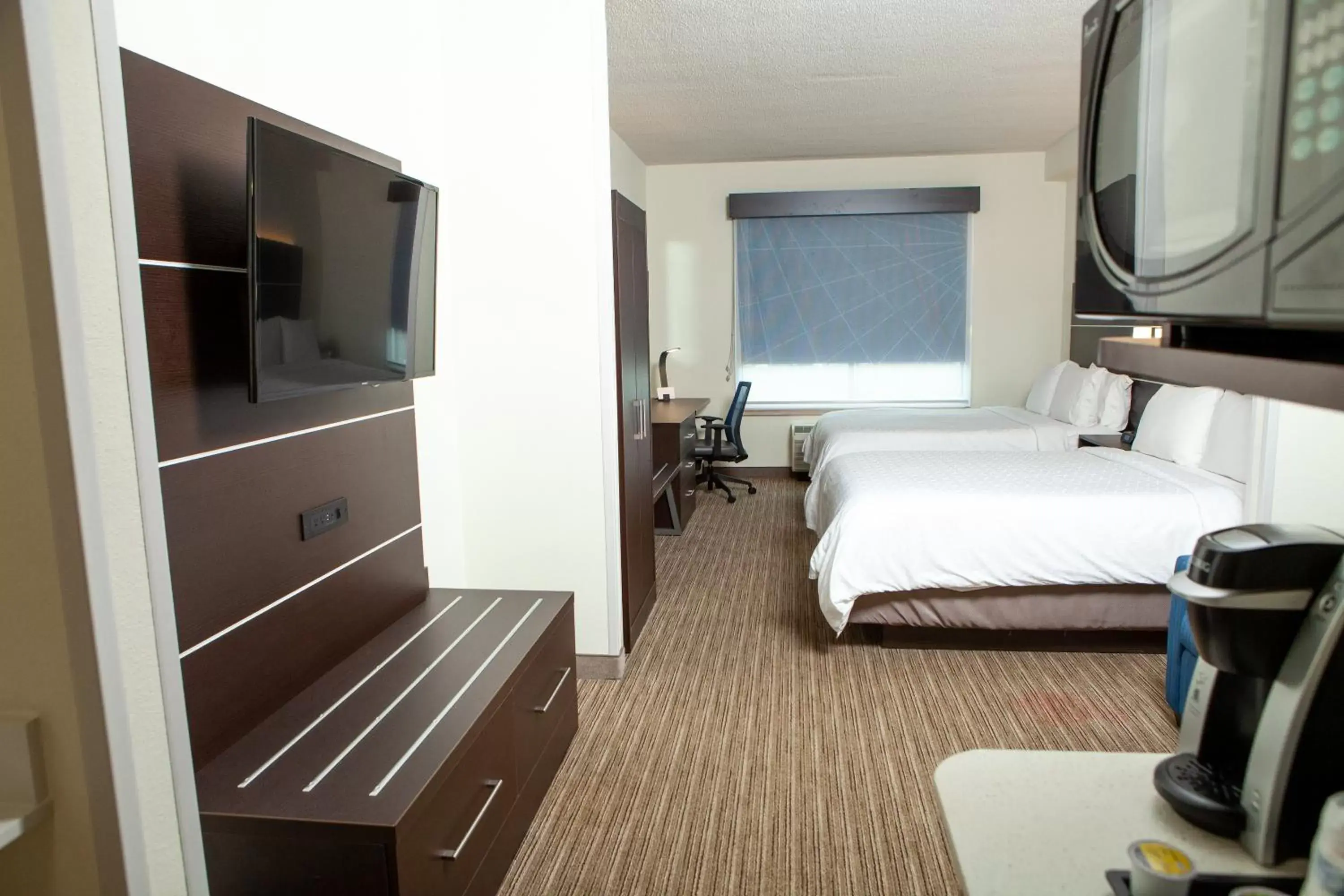 Photo of the whole room, Bed in Holiday Inn Express Hotel & Suites- Gadsden, an IHG Hotel