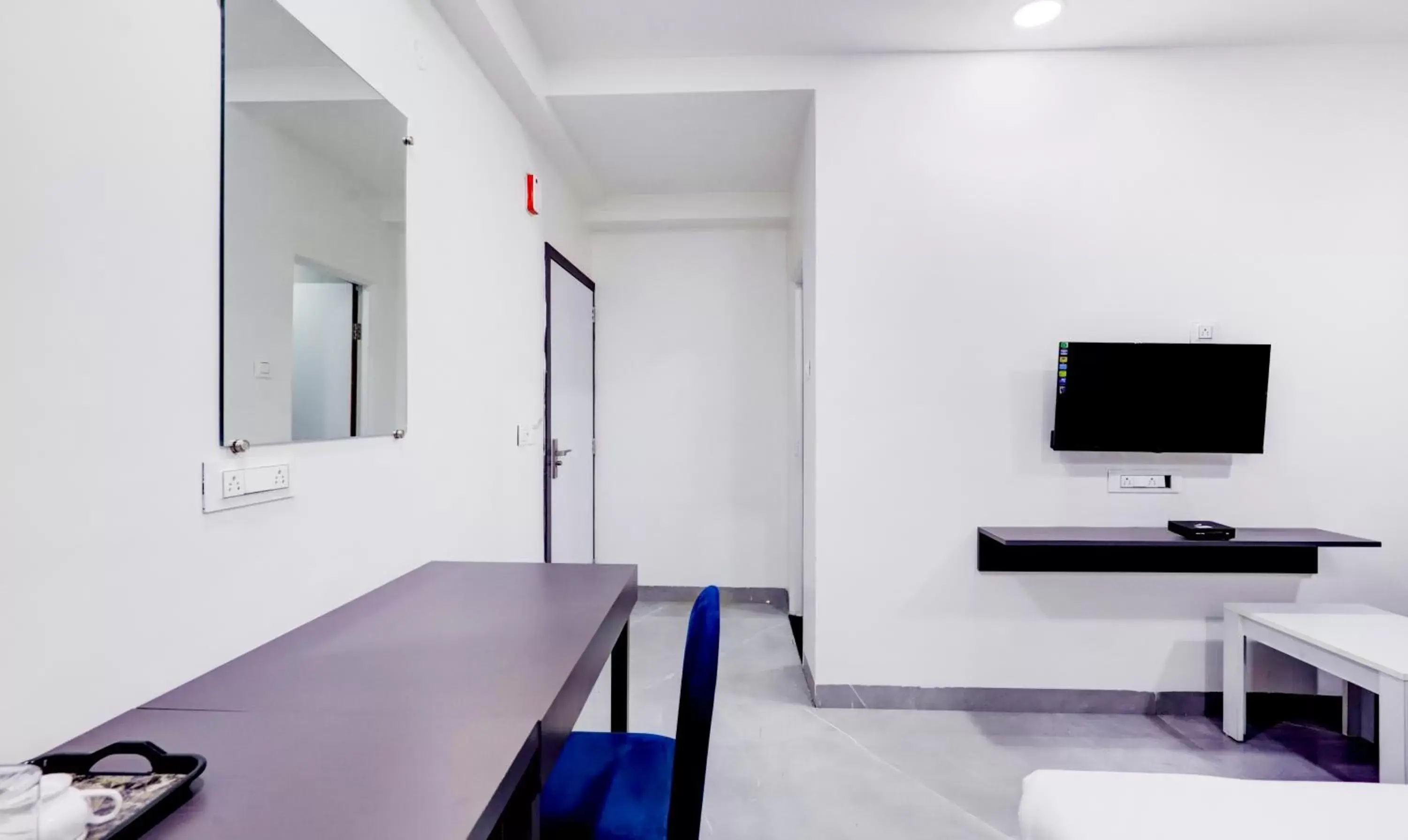 Standard Double Room - single occupancy in Treebo Trend Finesta Suites Wardha Road Standard Double Room - single occupancy in Treebo Trend Finesta Suites Wardha Road