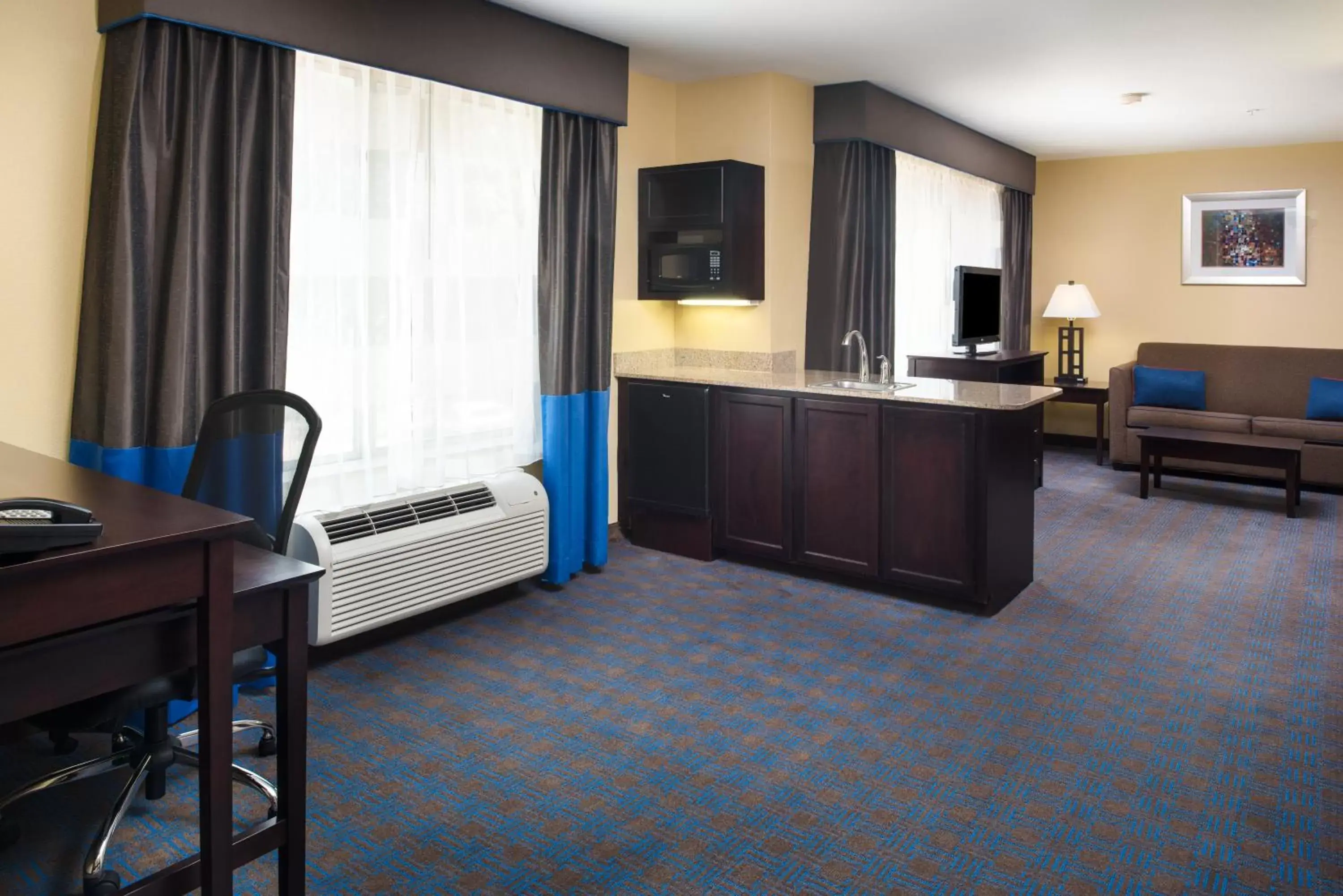 Photo of the whole room in Holiday Inn Express Hotel & Suites West Monroe, an IHG Hotel