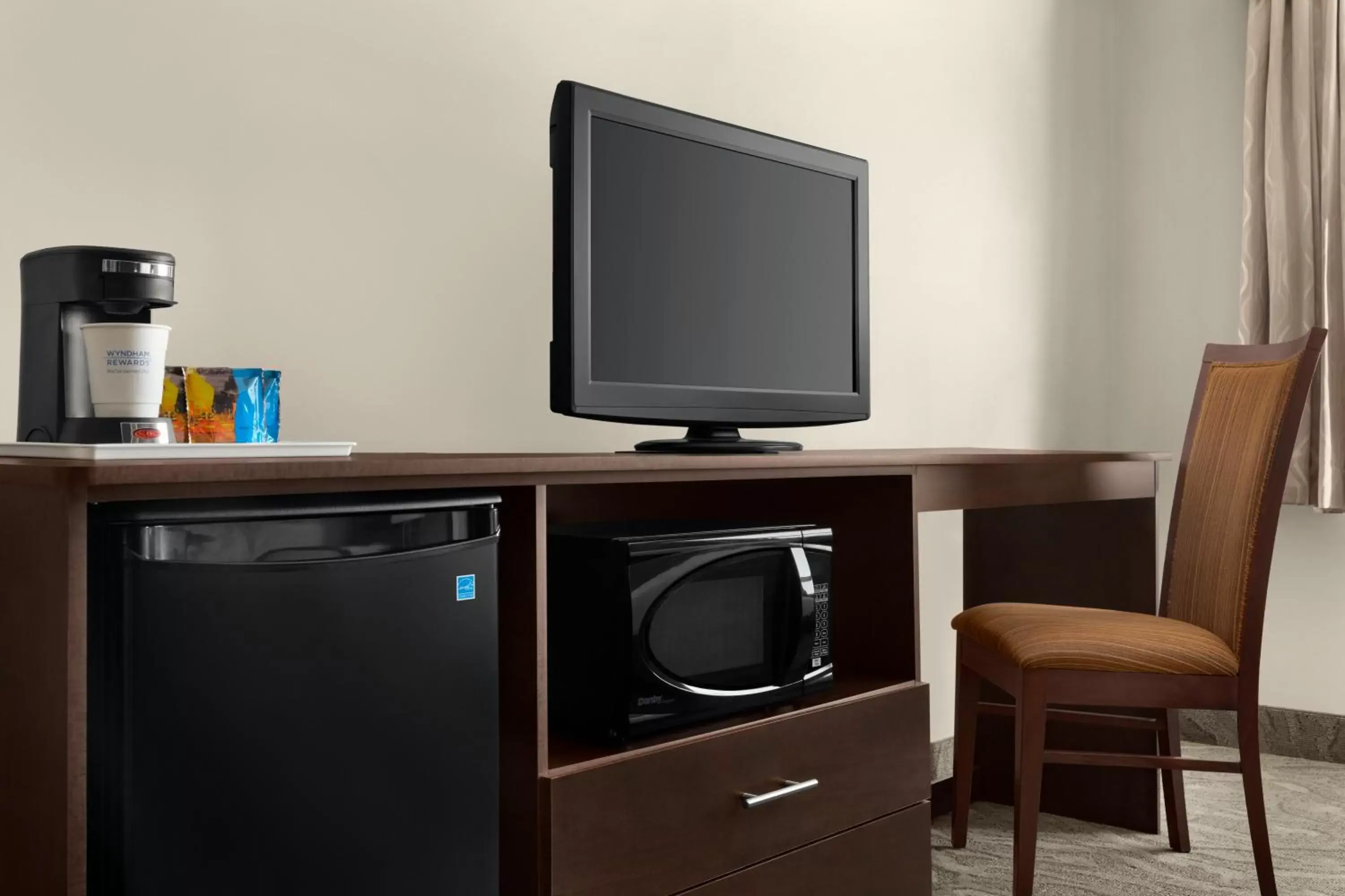 TV and multimedia, TV/Entertainment Center in Travelodge by Wyndham Timmins