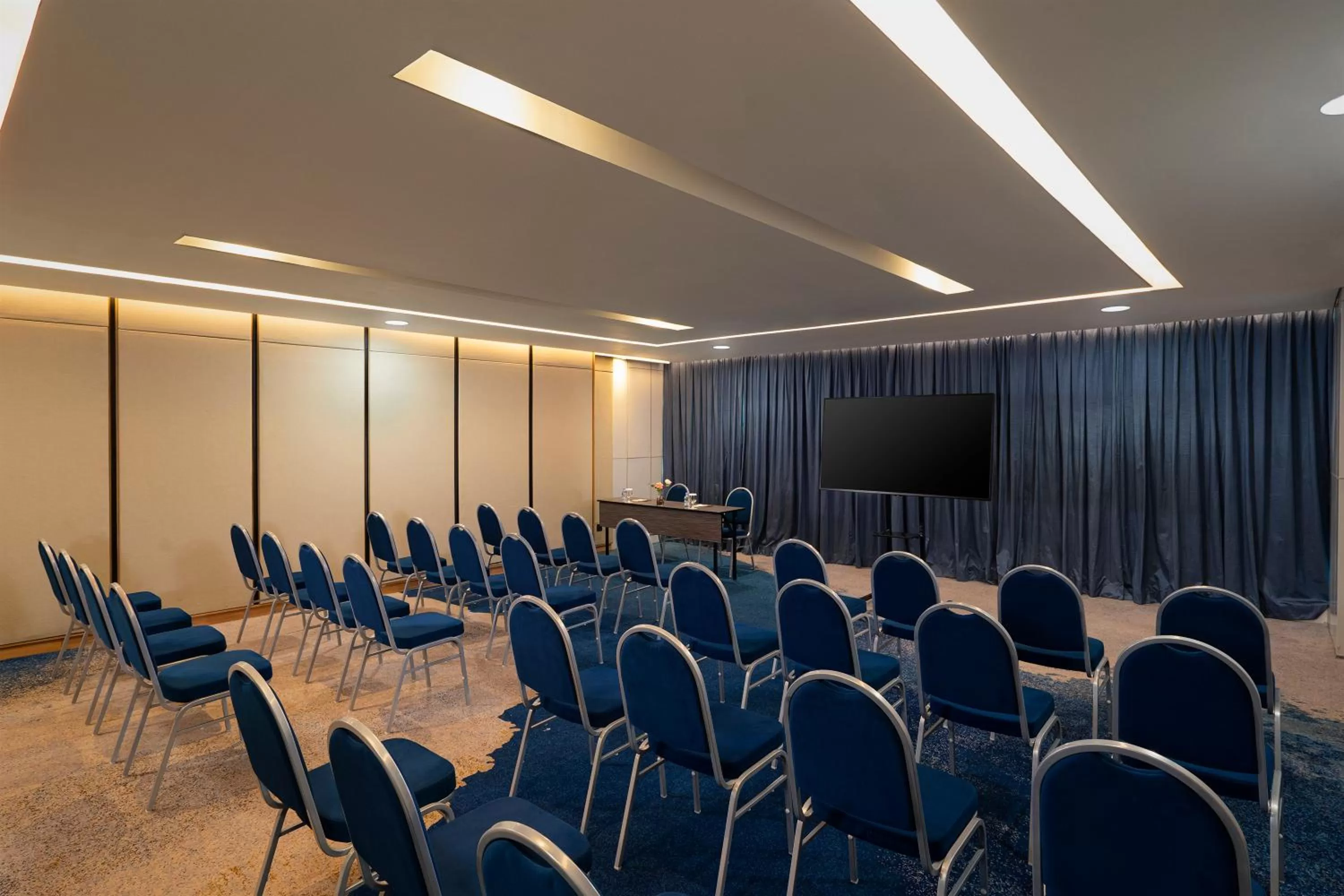 Meeting/conference room in Anara Airport Hotel