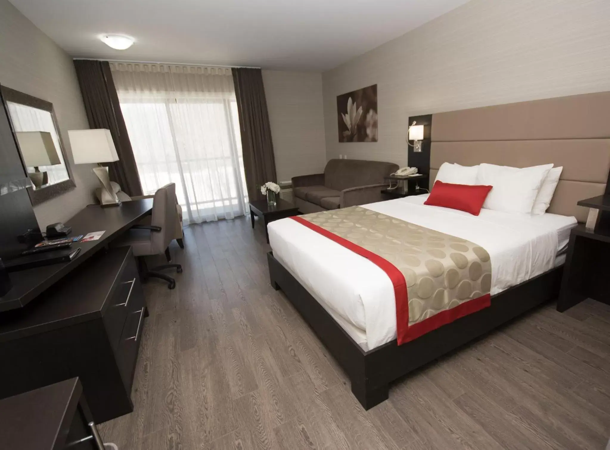 Bedroom, Bed in Ramada by Wyndham Ottawa On The Rideau